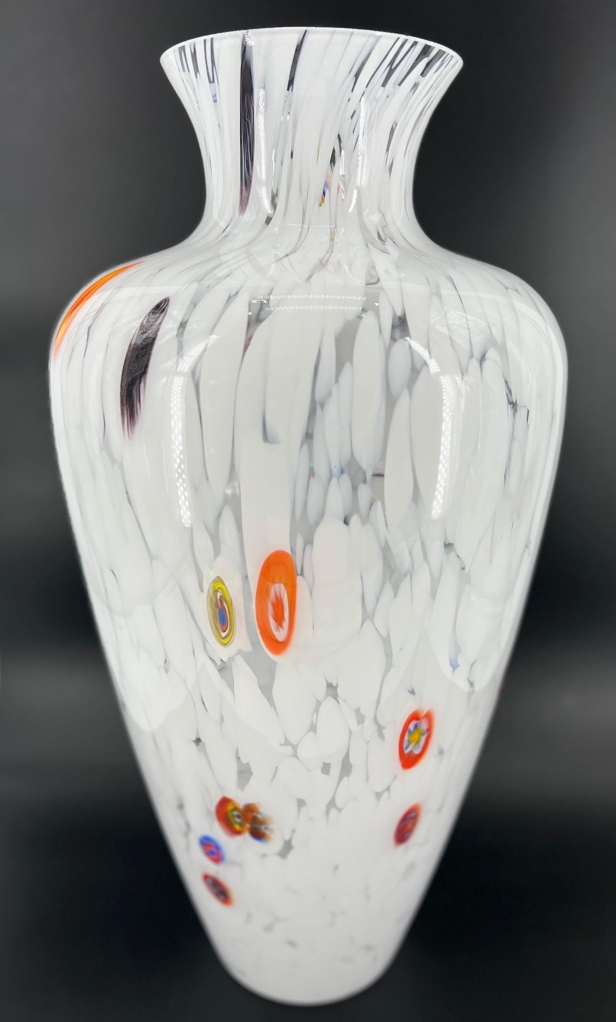 1295 Murano, Blown Glass White Edition Murrine Vase Big In New Condition For Sale In Venice, VE