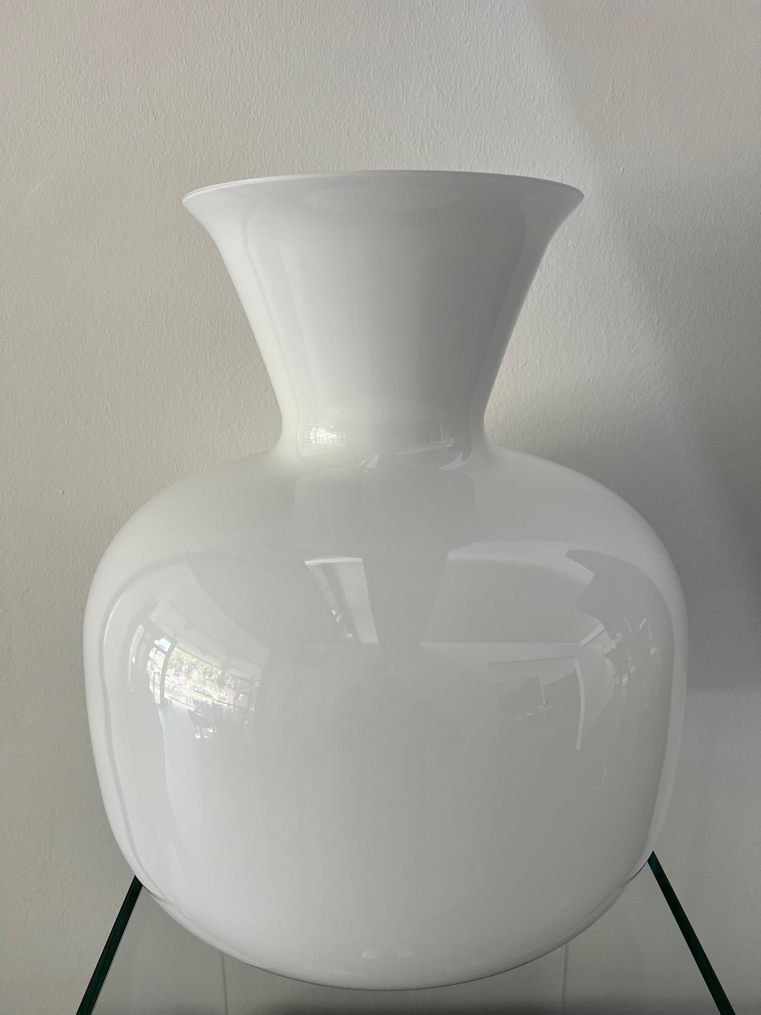 1295 Murano Hand Blown White Murano Glass Design Big For Sale 3