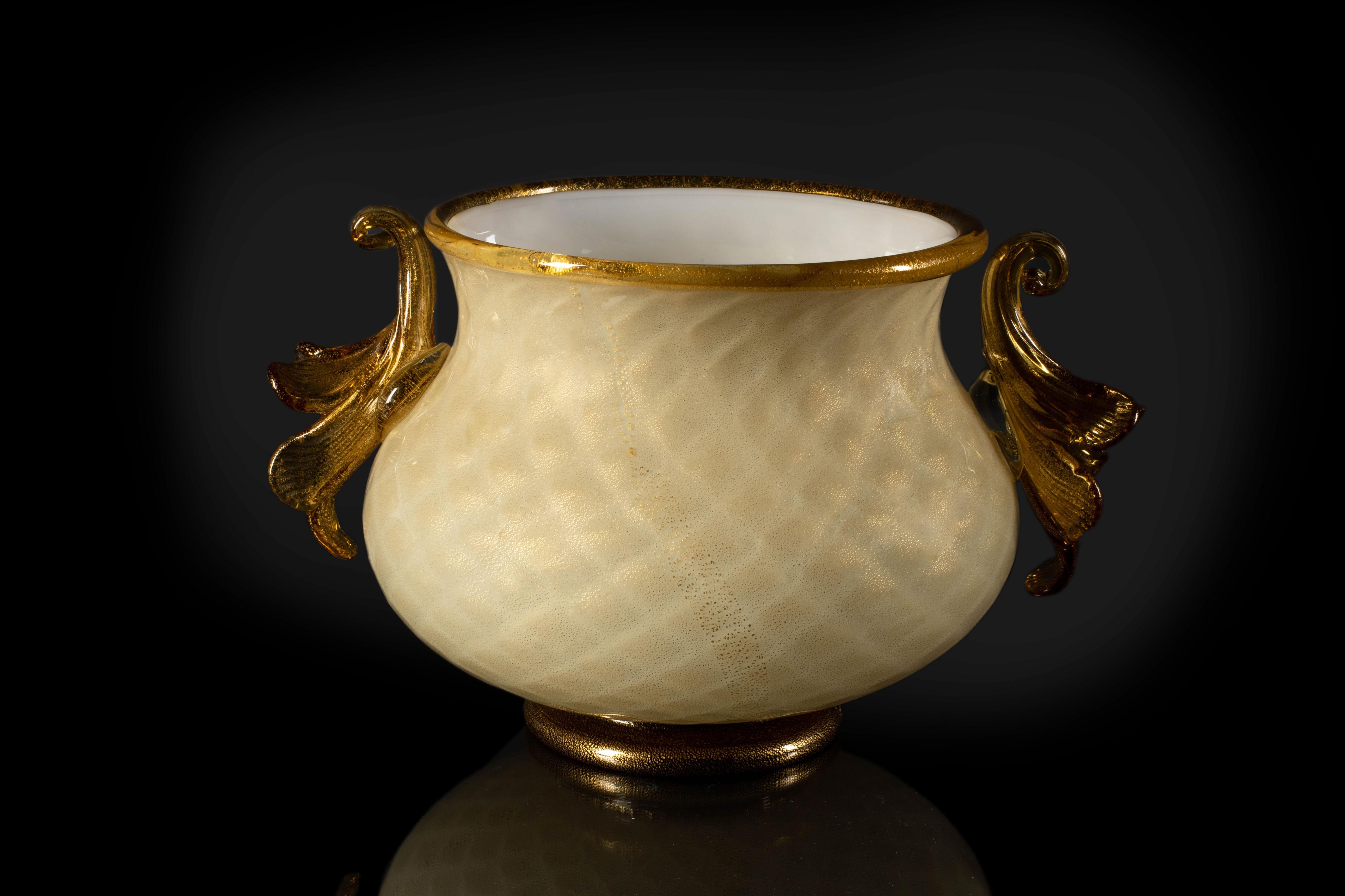 1295 Murano Hand Made Art Glass Amber Cup 24k Gold Leaf Cornucopia In New Condition For Sale In Venice, VE