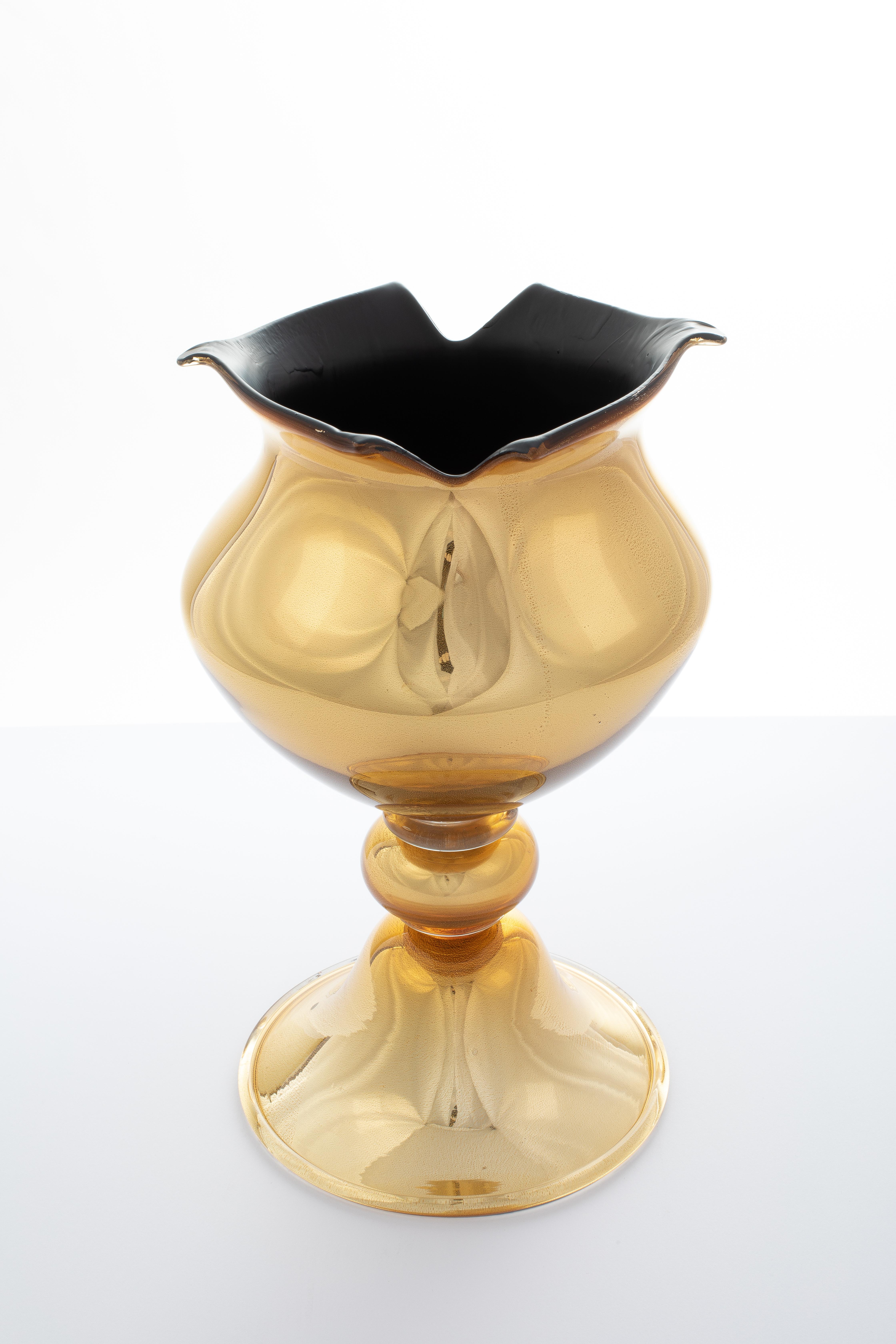 1295 Murano Hand Made Art Glass Amber Gold Mirror Volo Vase 24kt Gold Leaf In New Condition For Sale In Venice, VE