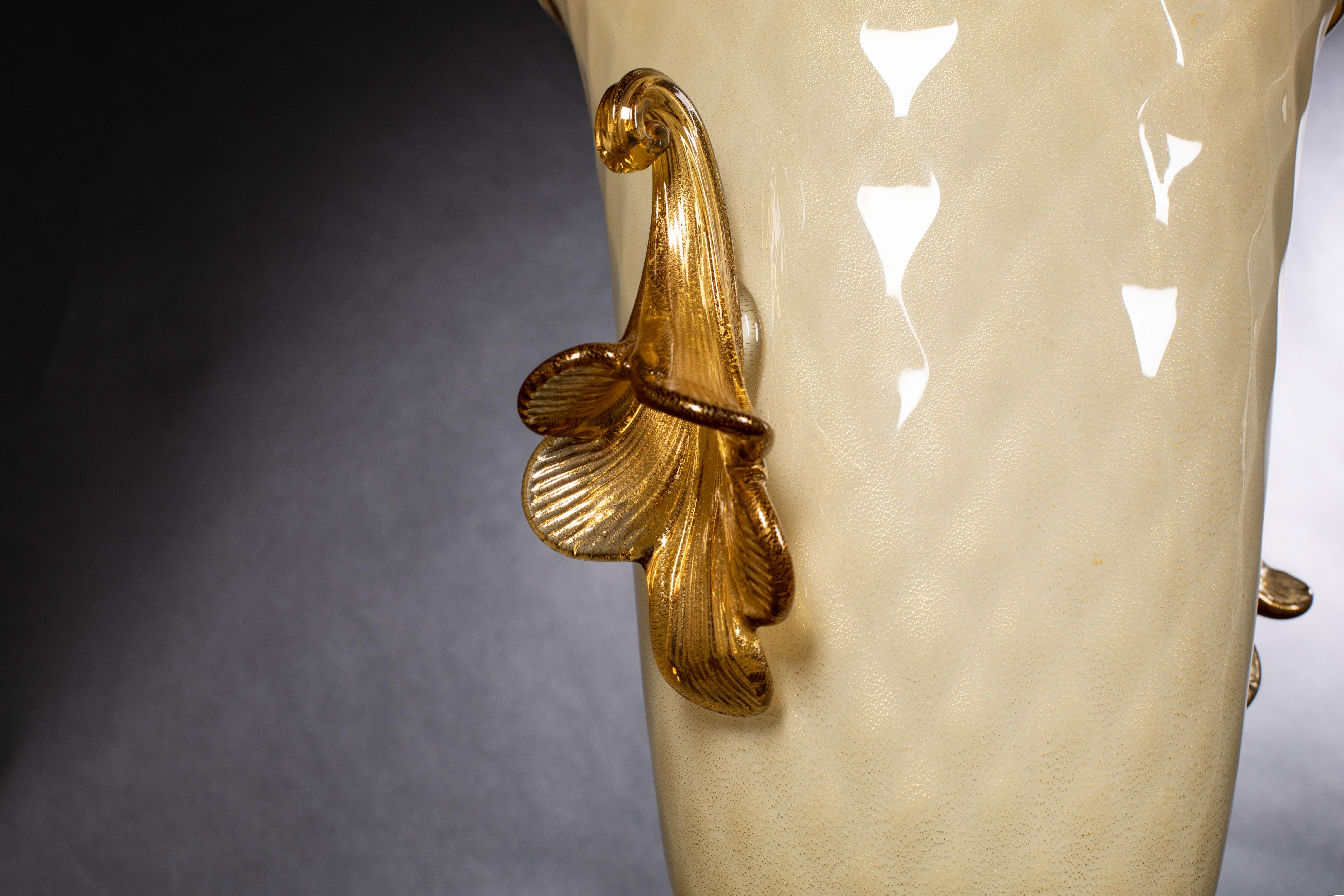 1295 Murano Hand Made Art Glass Amber Vase 24k Gold Leaf In New Condition For Sale In Venice, VE