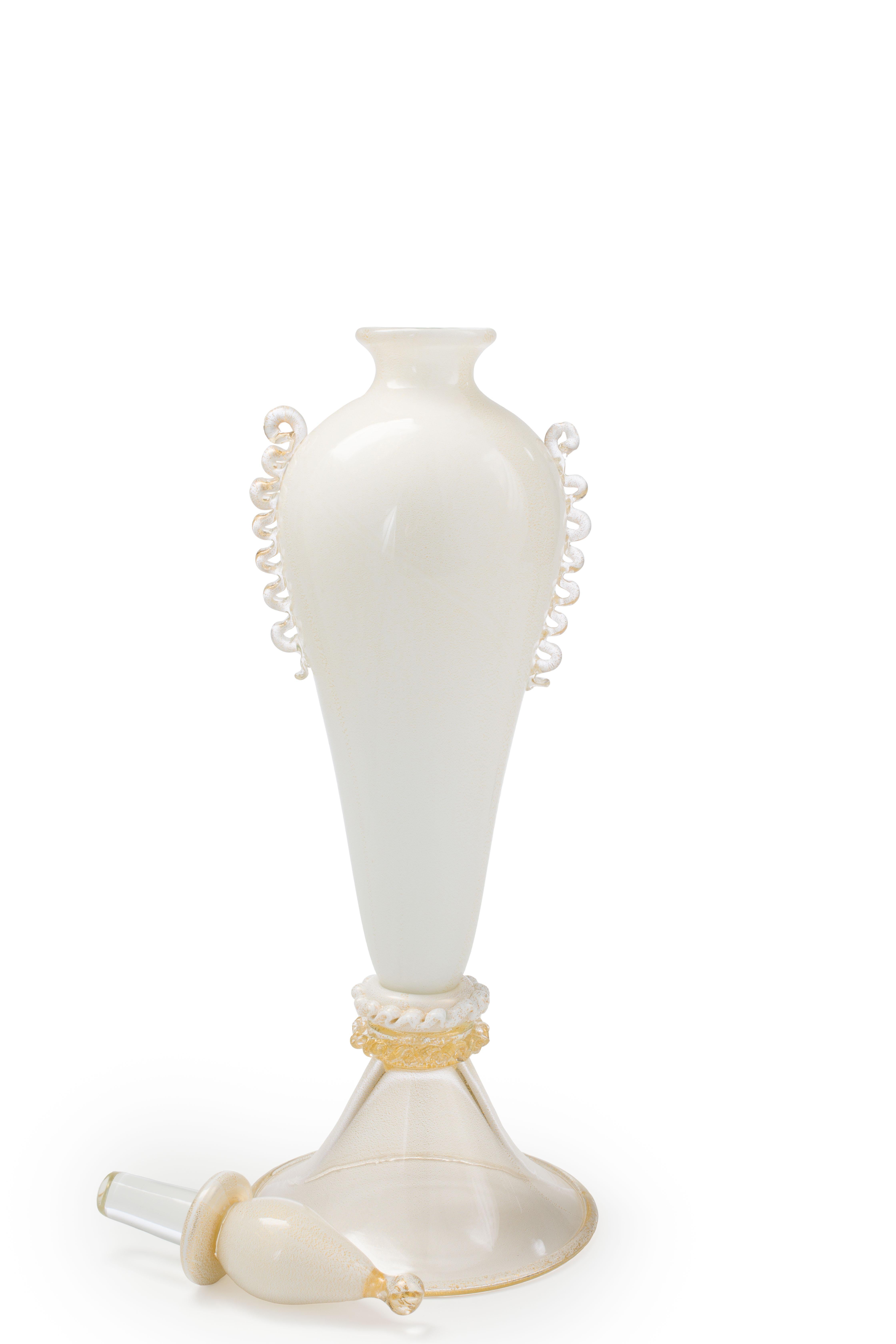 Néo-Renaissance Vase/bouteille Lattimo en verre d'art de Murano fait main, 1295 en vente