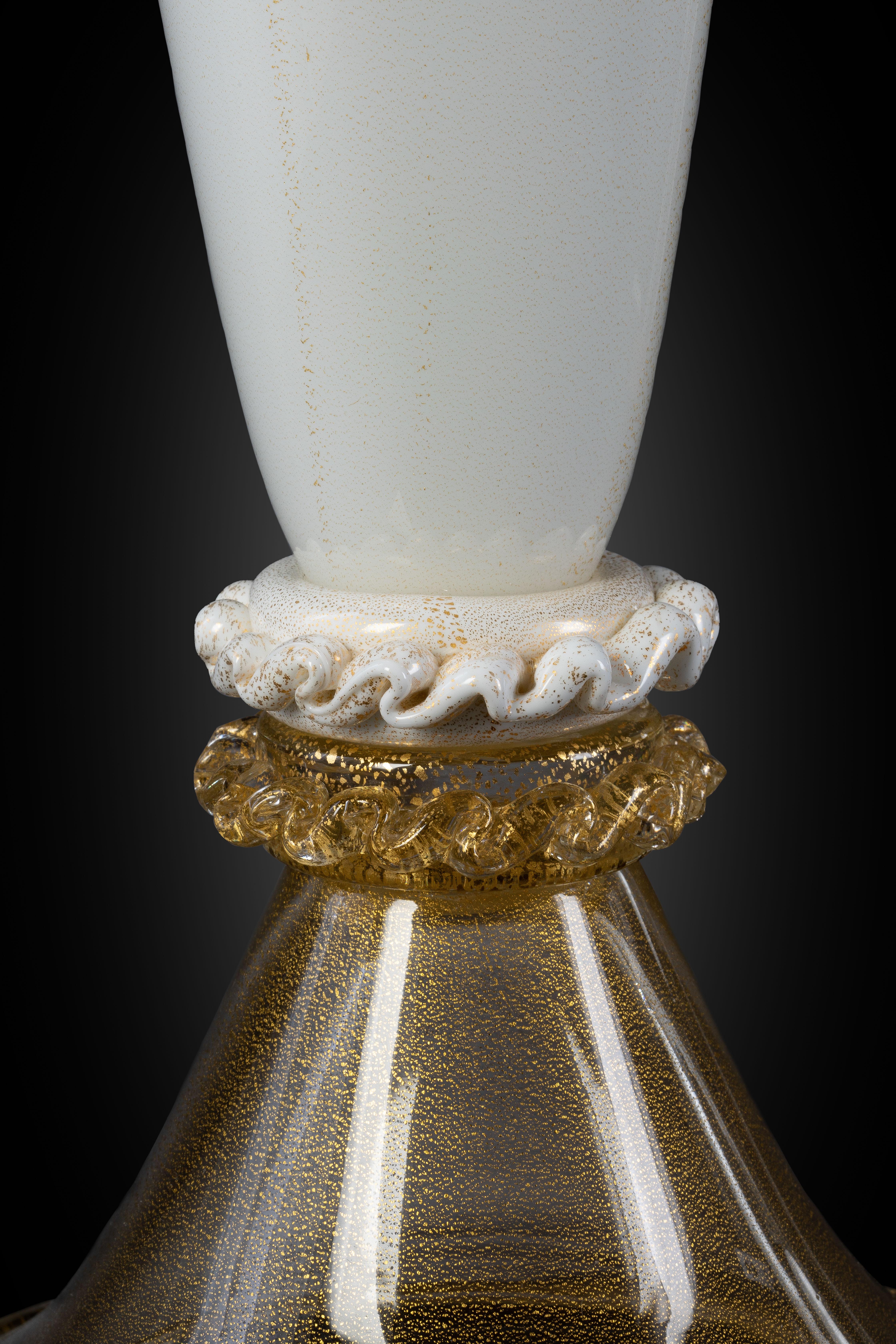 Vase/bouteille Lattimo en verre d'art de Murano fait main, 1295 en vente 2