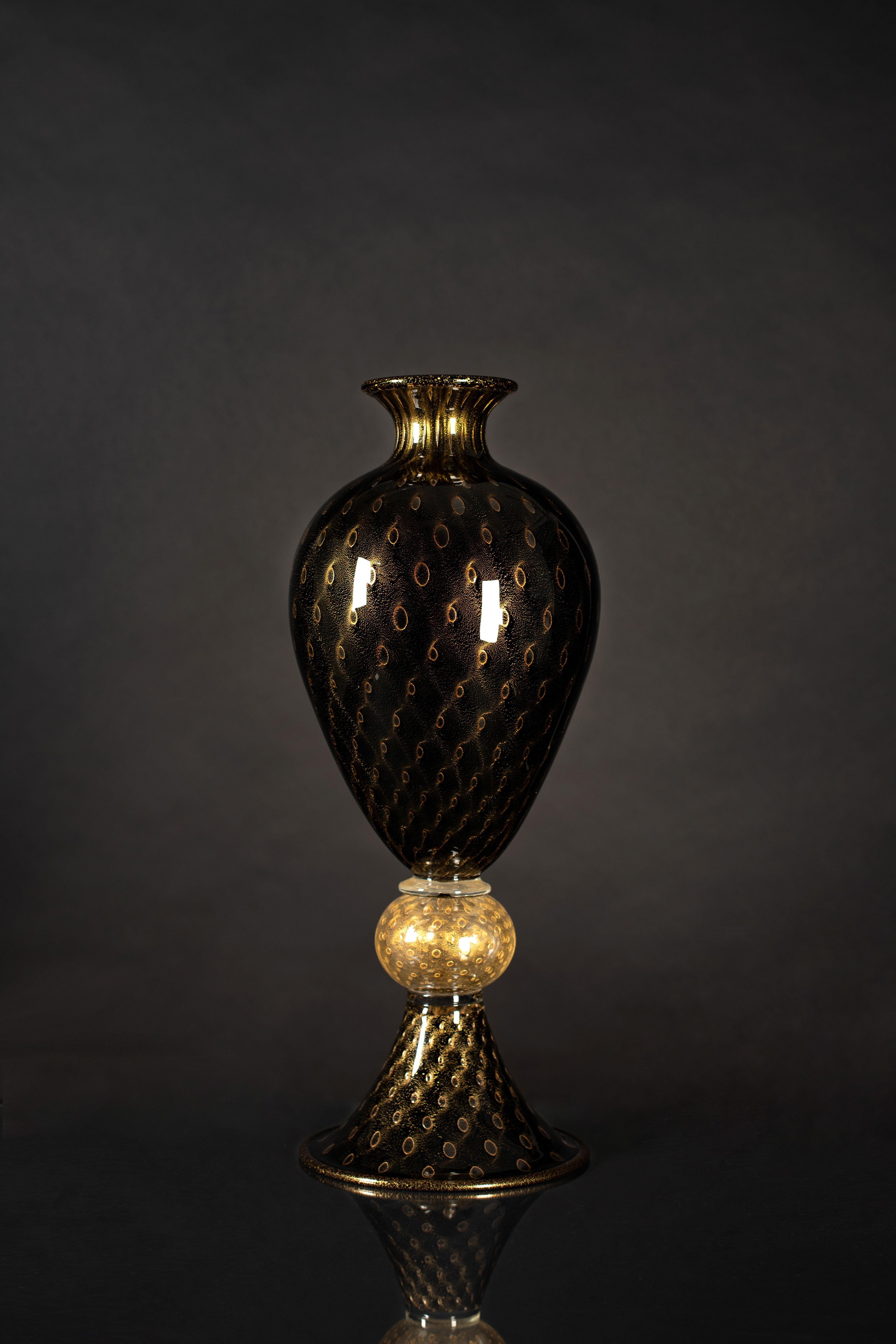 Néo-Renaissance Lampe de bureau en verre d'art de Murano fabrique  la main, Anfora Nera, feuille d'or 24 carats, 1295 en vente