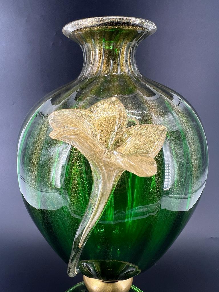1295 Murano Hand Made Art Glass Vase, Eternal Glass Anfora emerald 24k Gold Leaf In New Condition For Sale In Venice, VE