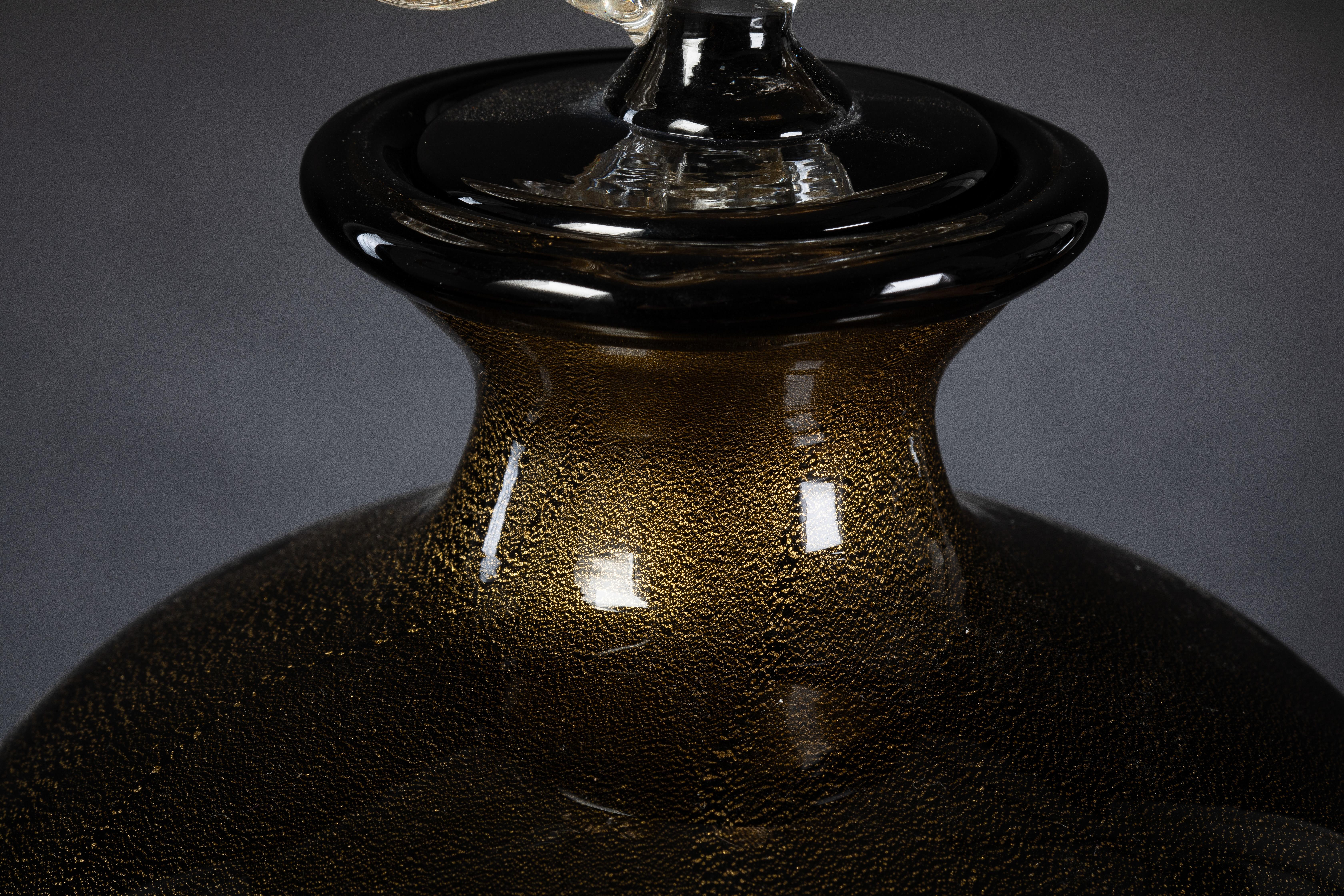 Néo-Renaissance 1295 Vase en verre d'art Hand Made Murano, Oro Nero, Cornucopia et feuille d'or 24k en vente