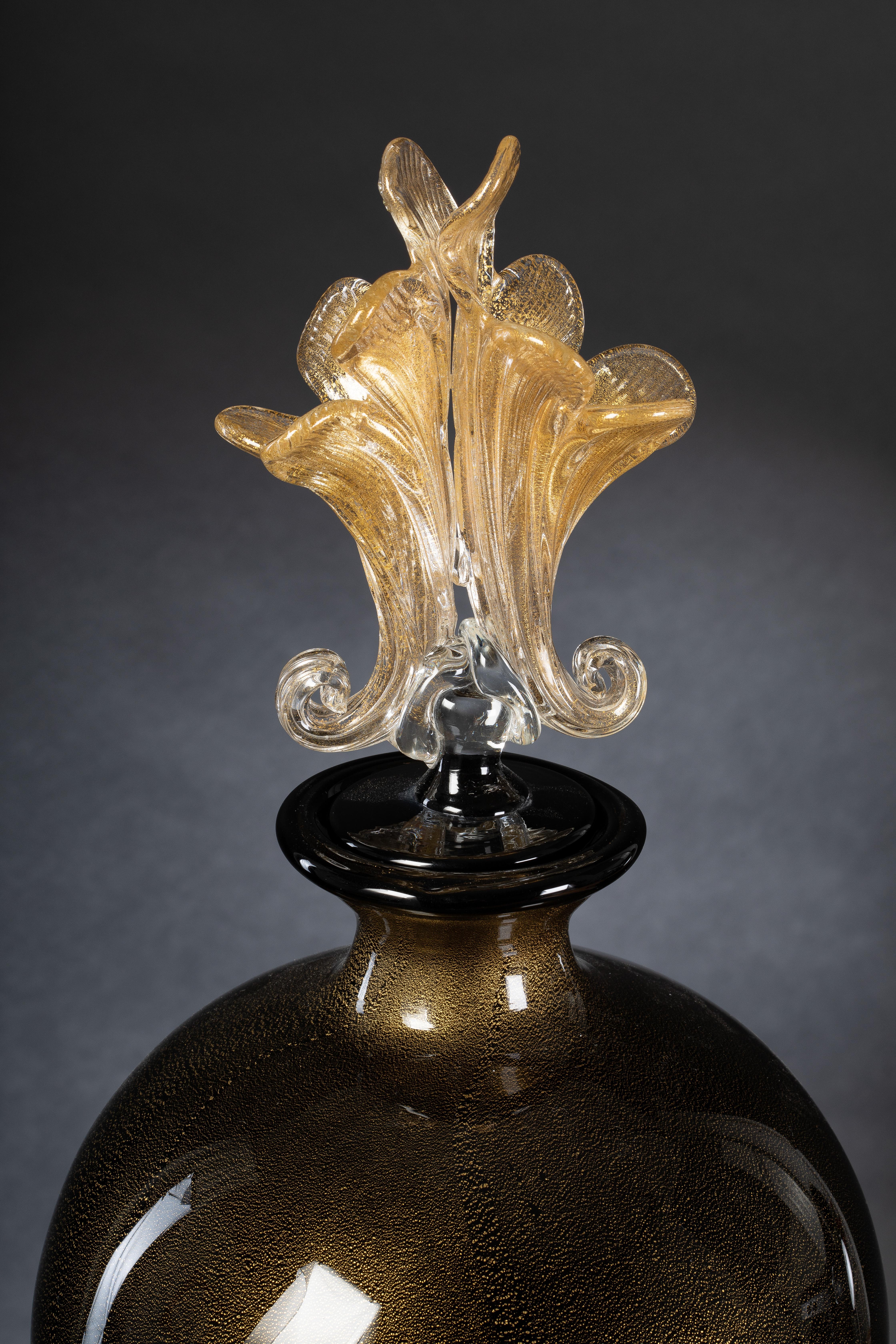 Italian 1295 Murano Hand Made Art Glass Vase, Oro Nero, Cornucopia & 24k Gold Leaf For Sale