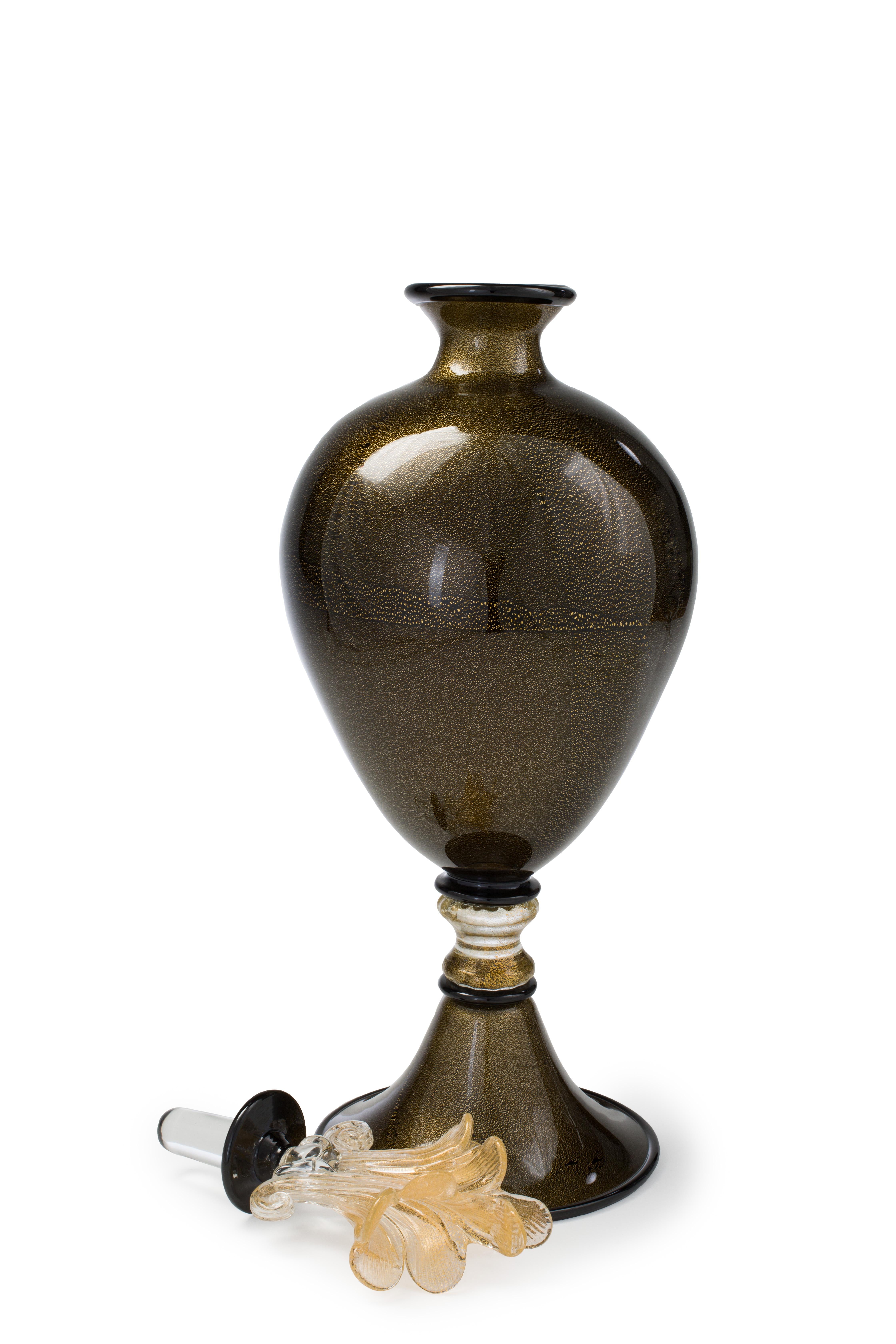 1295 Murano Hand Made Art Glass Vase, Oro Nero, Cornucopia & 24k Gold Leaf For Sale 3