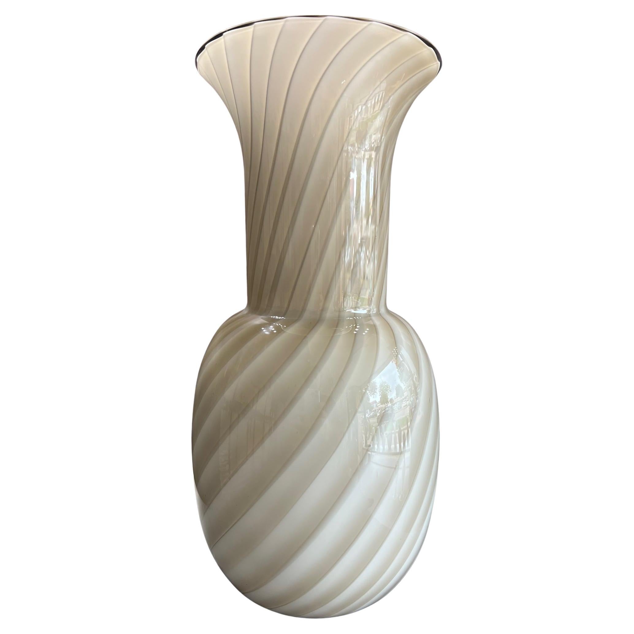 1295 Murano Hand Made "Ca Savio" beige Torchon blown Glass Vase For Sale