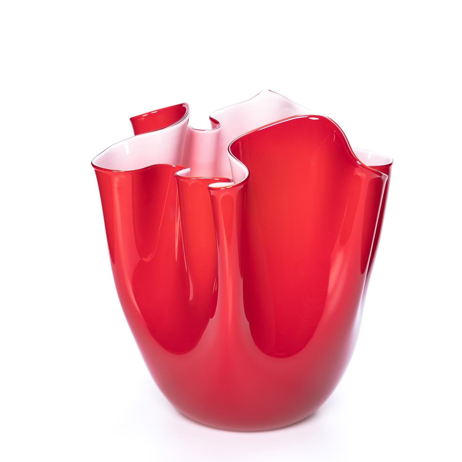 Hand-Crafted 1295 Murano Handmade Glass Art Vase Red & White Foulard For Sale