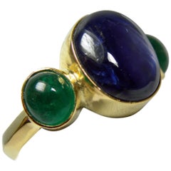 12.99 Carat Natural Untreated Sapphire and Emerald Ring 18 Karat Yellow Gold