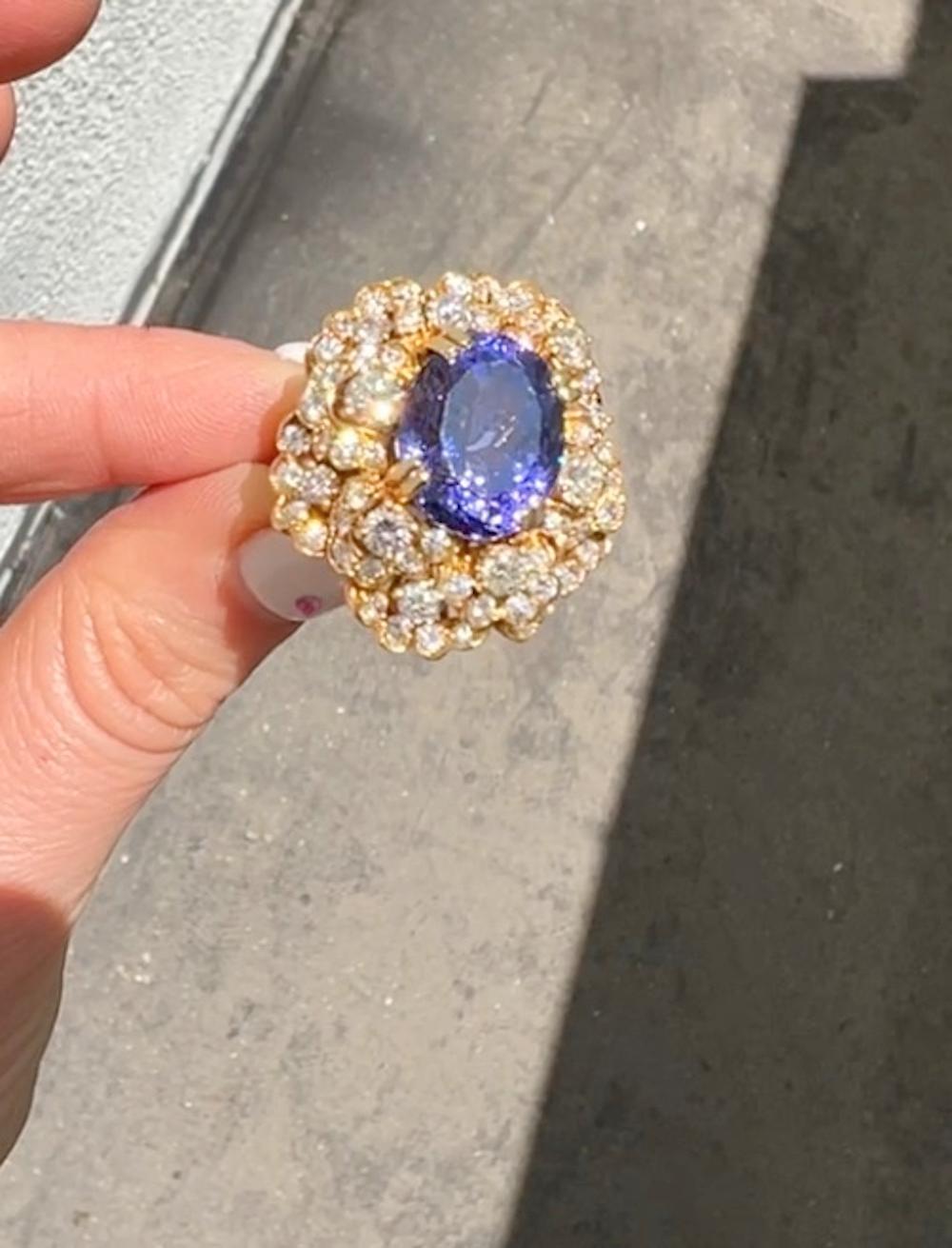 Taglio ovale Anello cocktail con tanzanite e diamanti da 12.99 carati in vendita