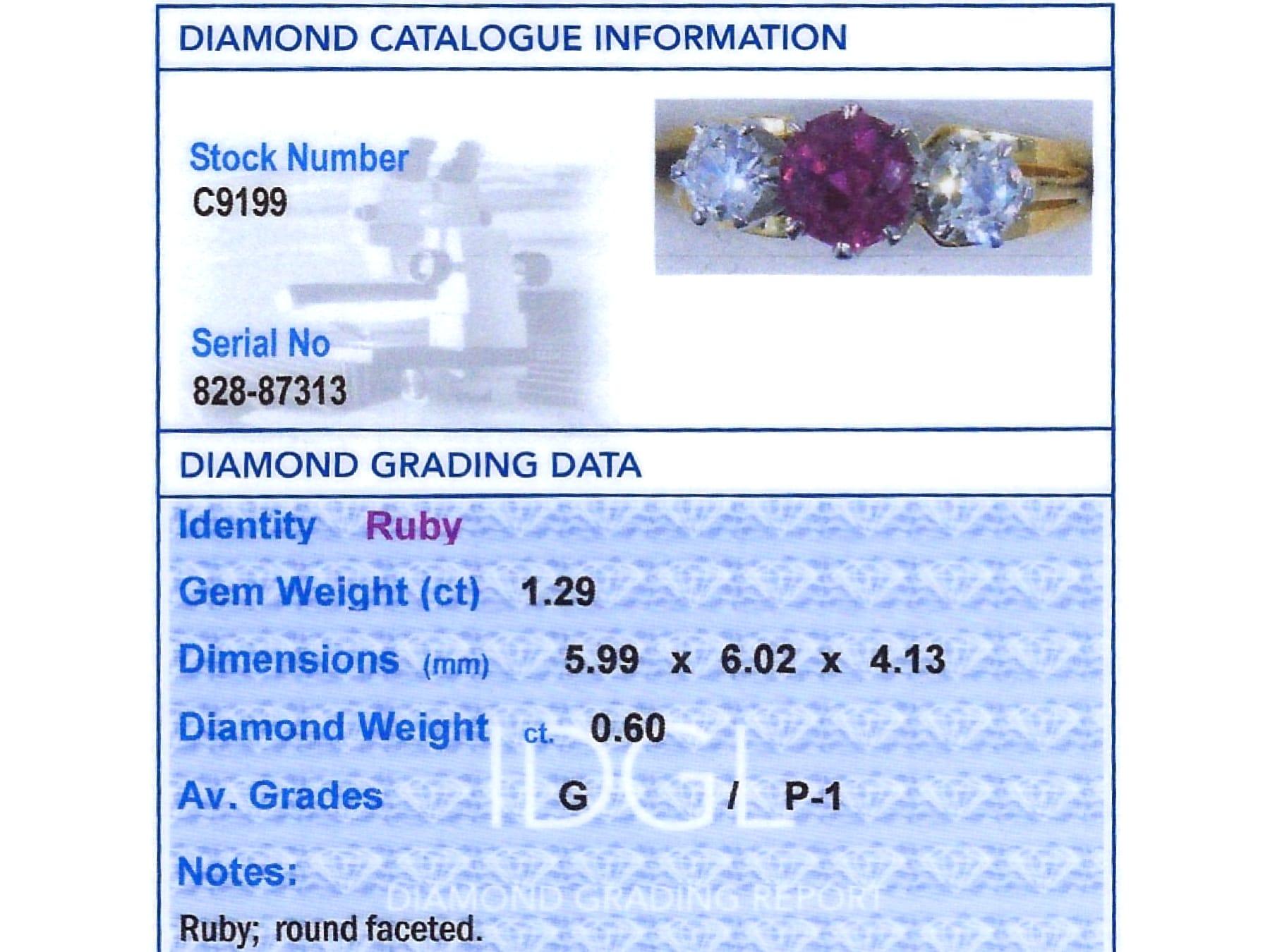 Bague trilogie en or jaune 18 carats avec rubis de 1,29 carat et diamants de 0,60 carat en vente 5