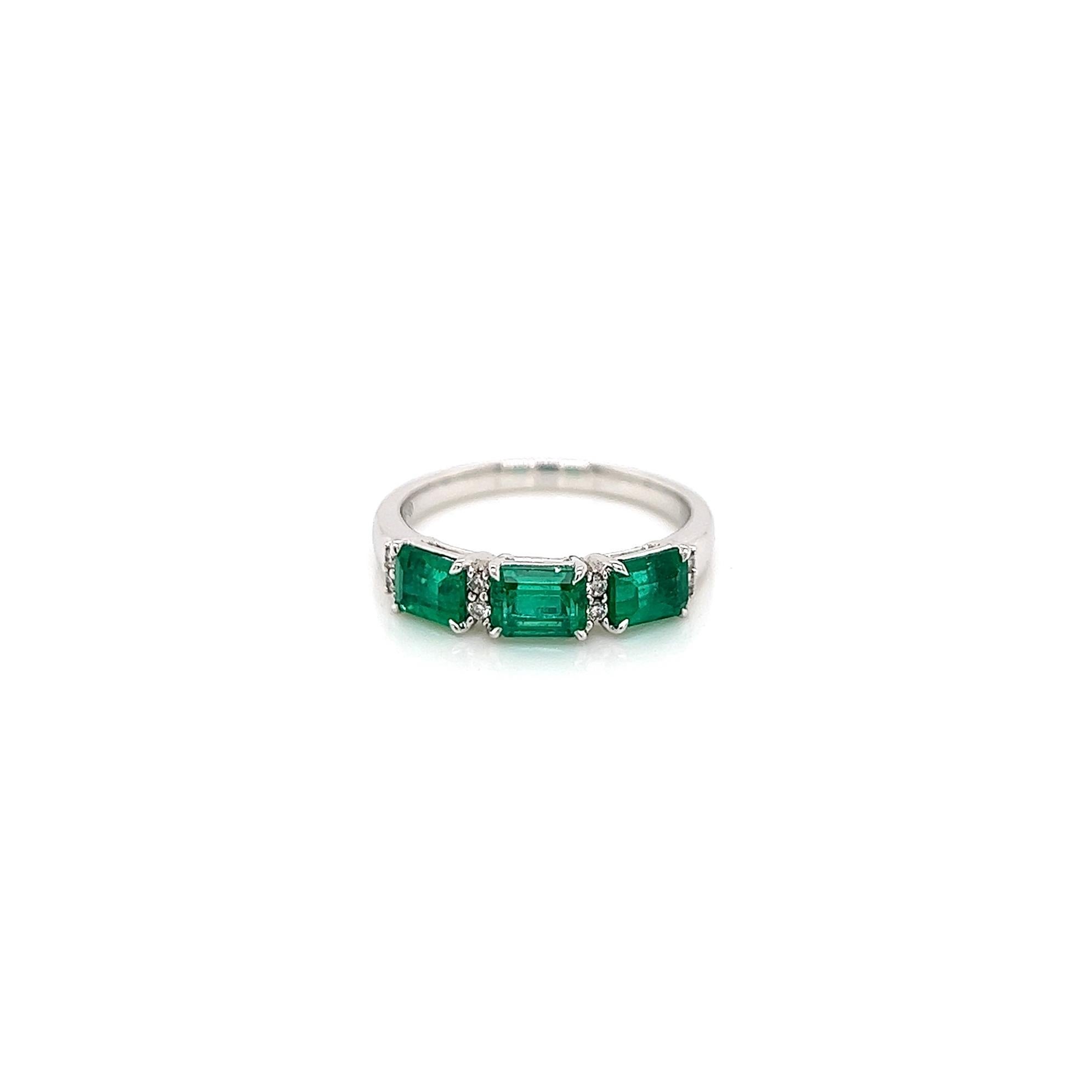 1.29Carat Green Emerald and Diamond Ladies Ring

-Metal Type: 18K White Gold
-1.29Carat Emerald Cut Green Emerald
-0.08Carat Round Side Natural Diamonds
-Size 6.5

Made in New York City