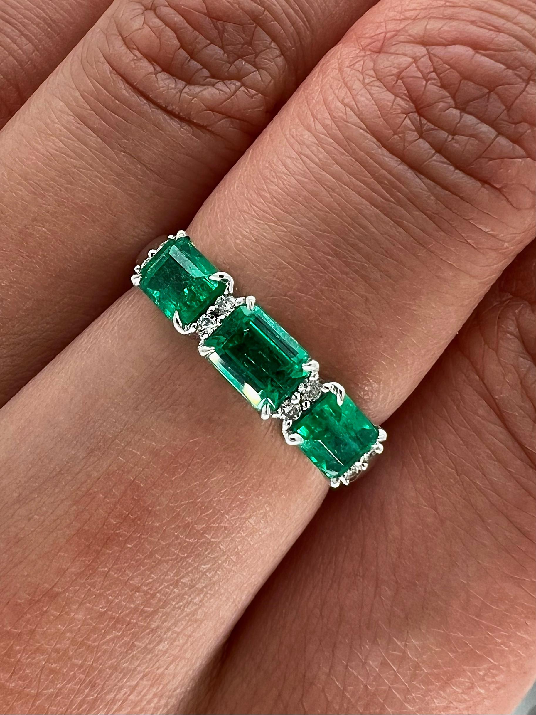 Mixed Cut 1.29 Carat Green Emerald and Diamond Ladies Ring For Sale