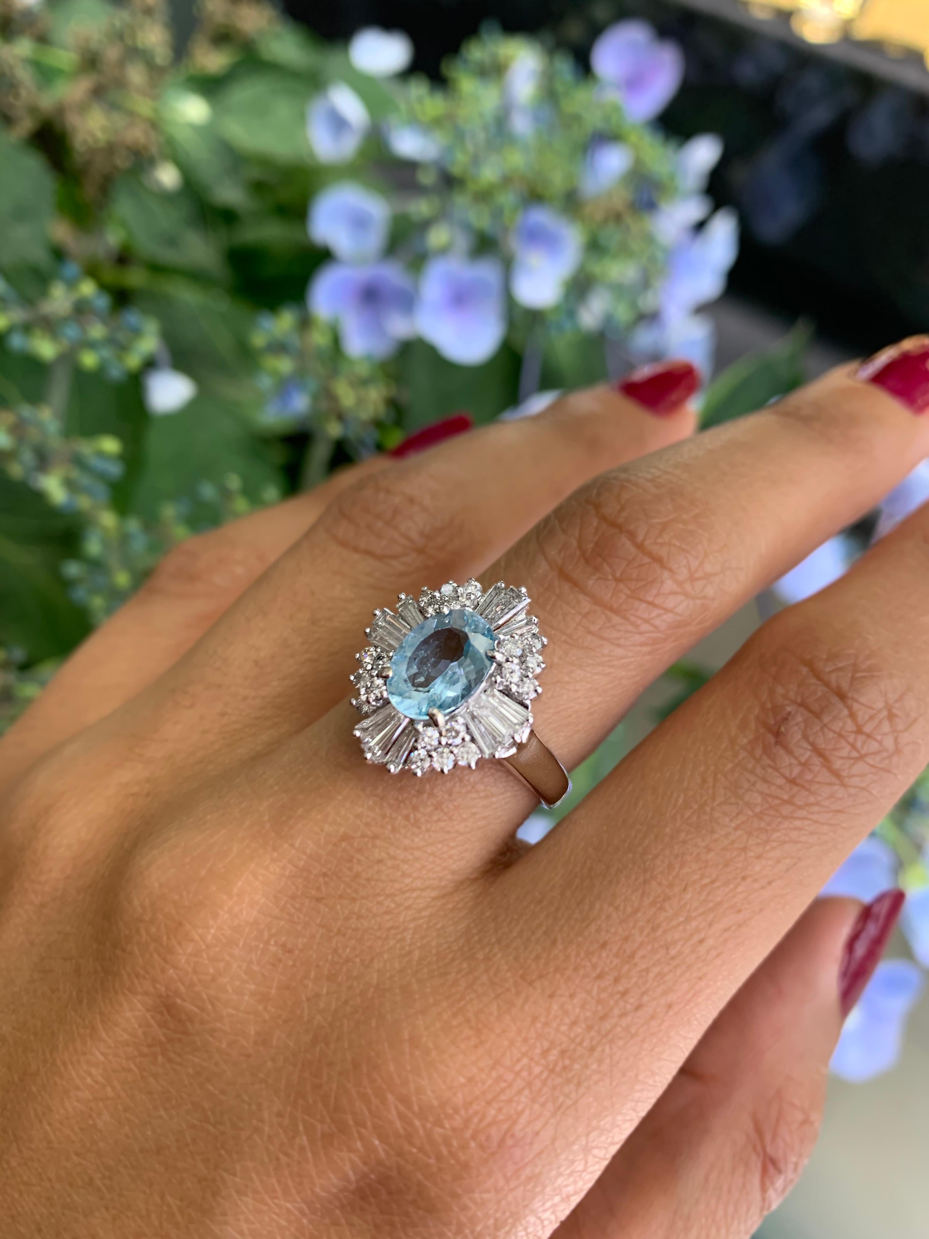 Oval Cut 1.29 Carat Aquamarine and Diamond 18 Carat White Gold Ballerina Cluster Ring For Sale