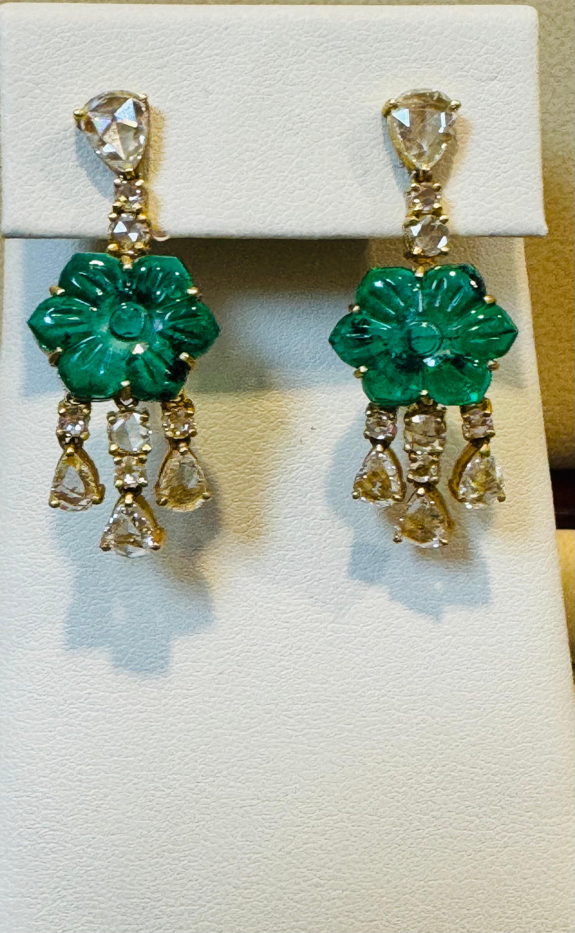 12Ct Carved Emerald & 5 Ct Rose Diamond Dangling Post Earrings 22 Kt Yellow Gold For Sale 1