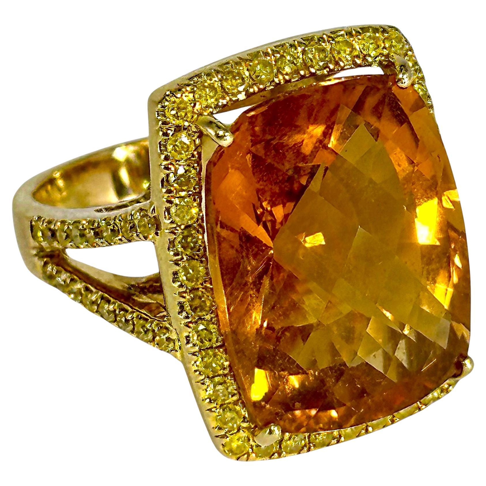 12Ct Corte Cojín  Citrino Rodeado de Diamantes Canarios en Oro Amarillo de 18 K en venta