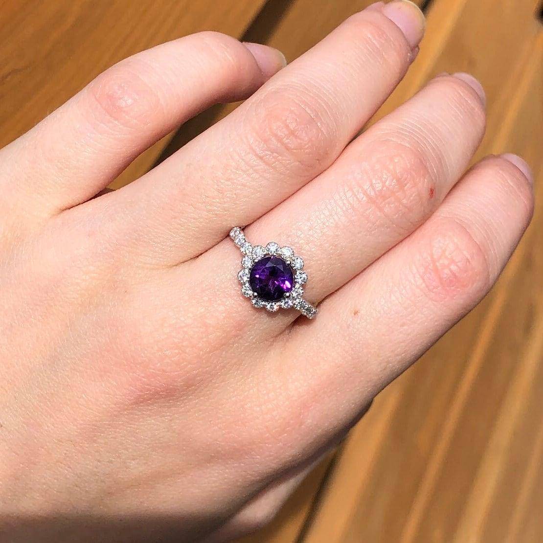 Round Cut 1.2ct Deep Purple Amethyst Ring w Earth Mined Diamonds in Solid 14k Gold For Sale