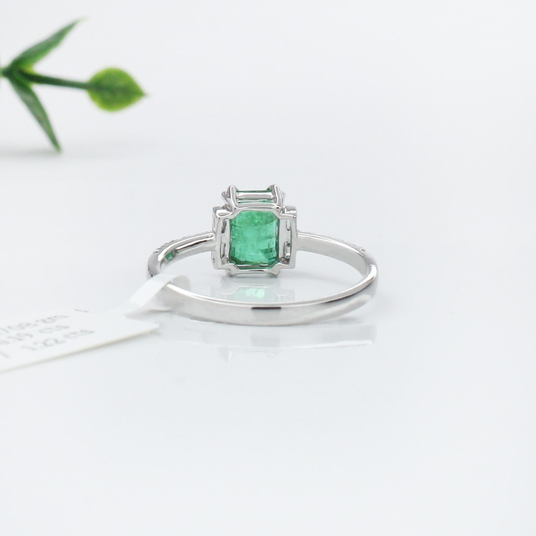 Women's 1.2ct Emerald Ring w Earth Mined Diamonds in Solid 14K Gold  EM 7x5mm For Sale