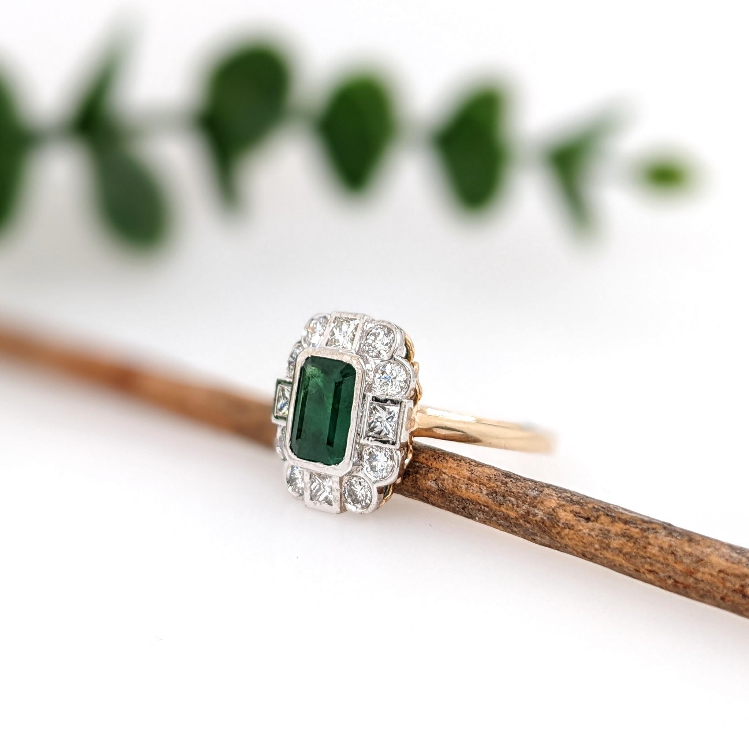 Moderne Bague en or massif Dual Tone avec émeraude de 1,2 ct et diamants minés en terre  EM 8x6mm en vente