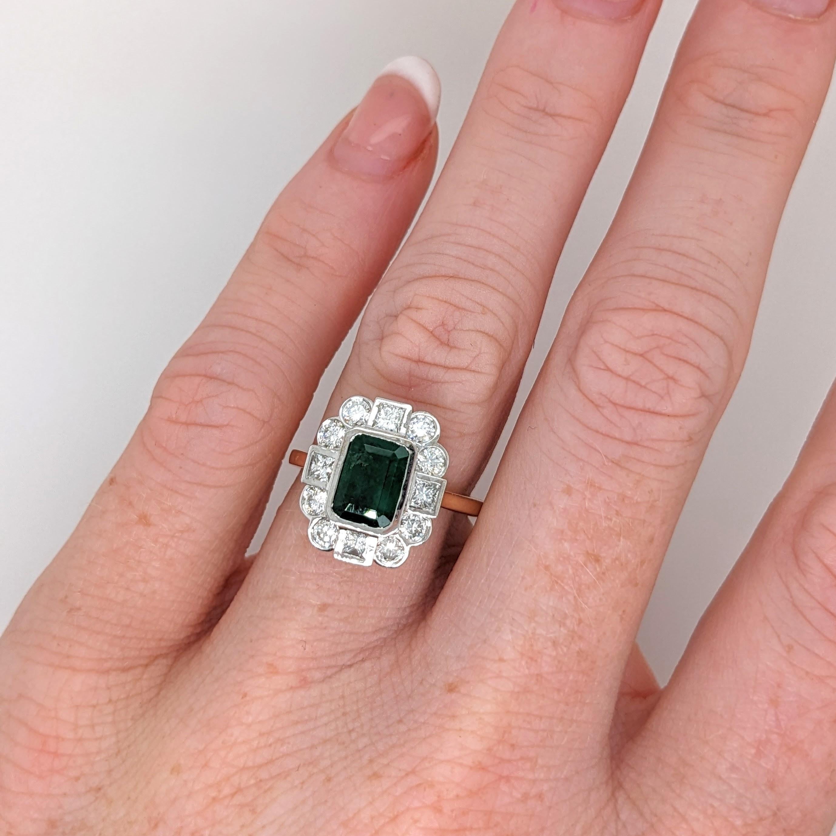 Bague en or massif Dual Tone avec émeraude de 1,2 ct et diamants minés en terre  EM 8x6mm en vente 1