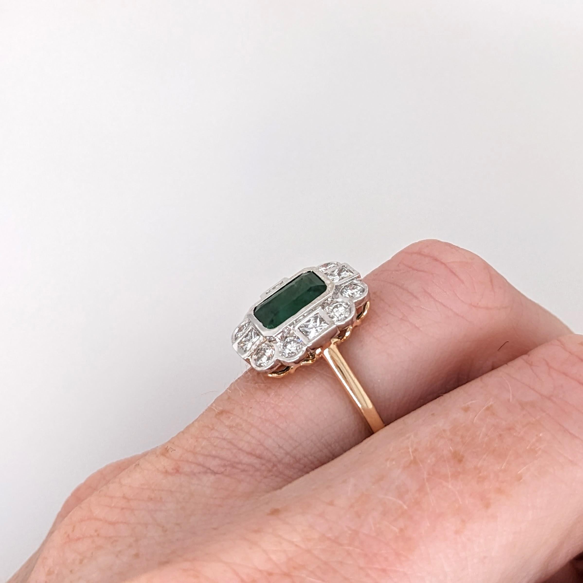 Bague en or massif Dual Tone avec émeraude de 1,2 ct et diamants minés en terre  EM 8x6mm en vente 2