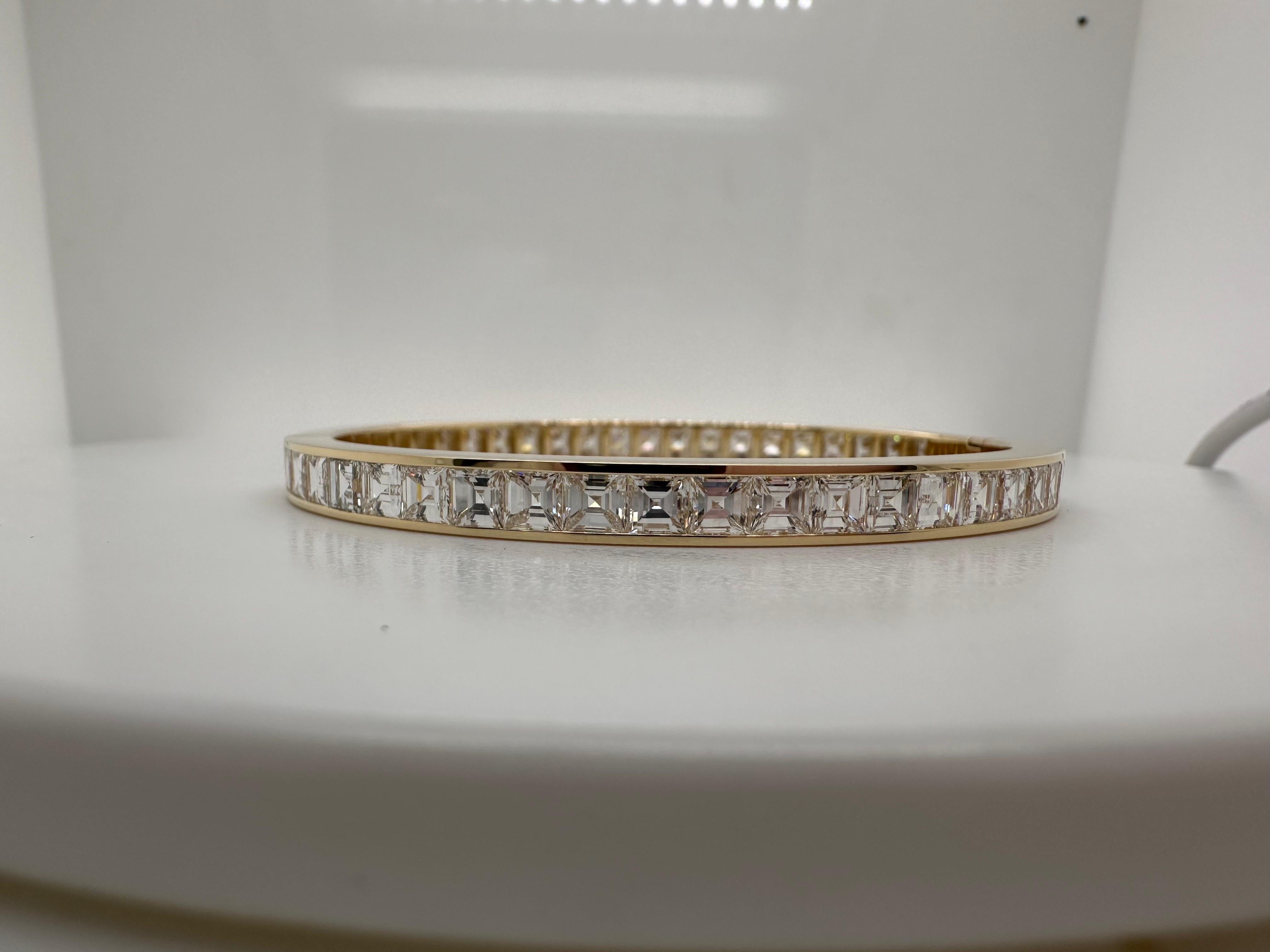 12ct Luxury bangle bracelet 18KT gold For Sale 5