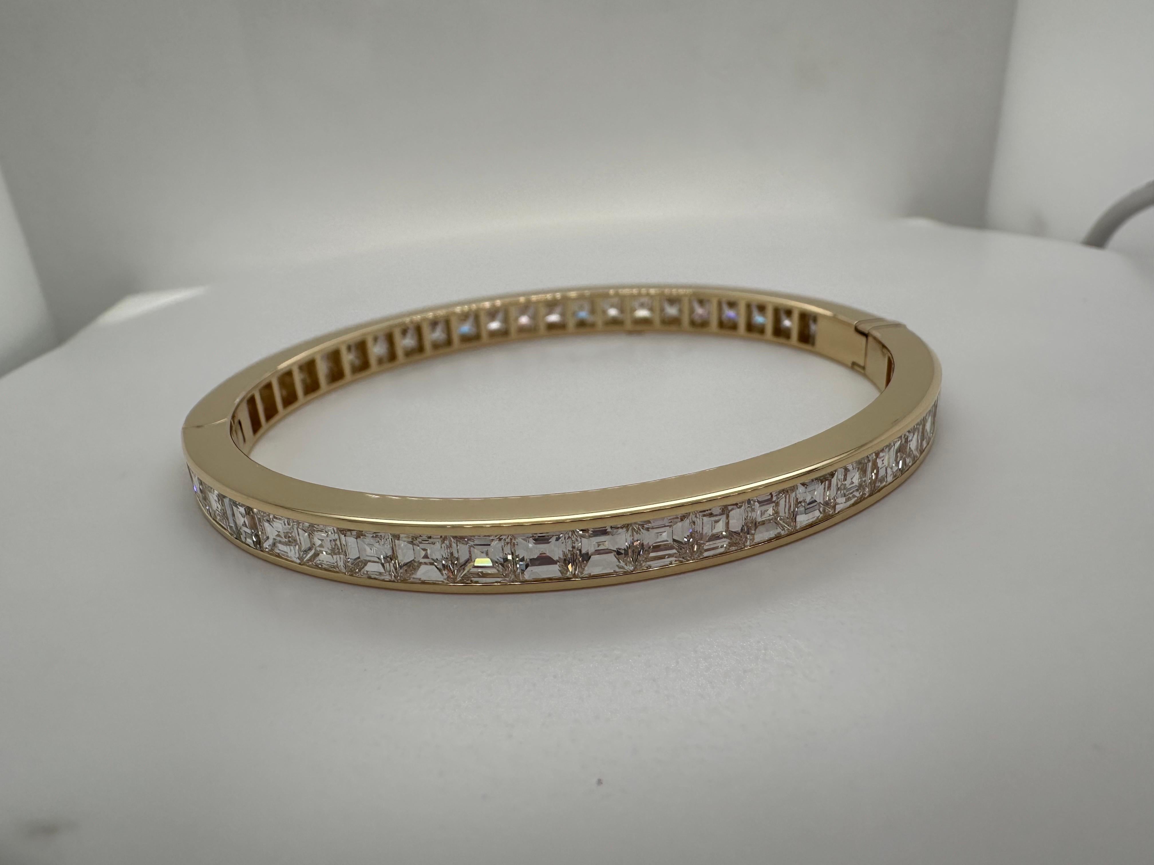 Women's or Men's 12ct Luxury bangle bracelet 18KT gold For Sale
