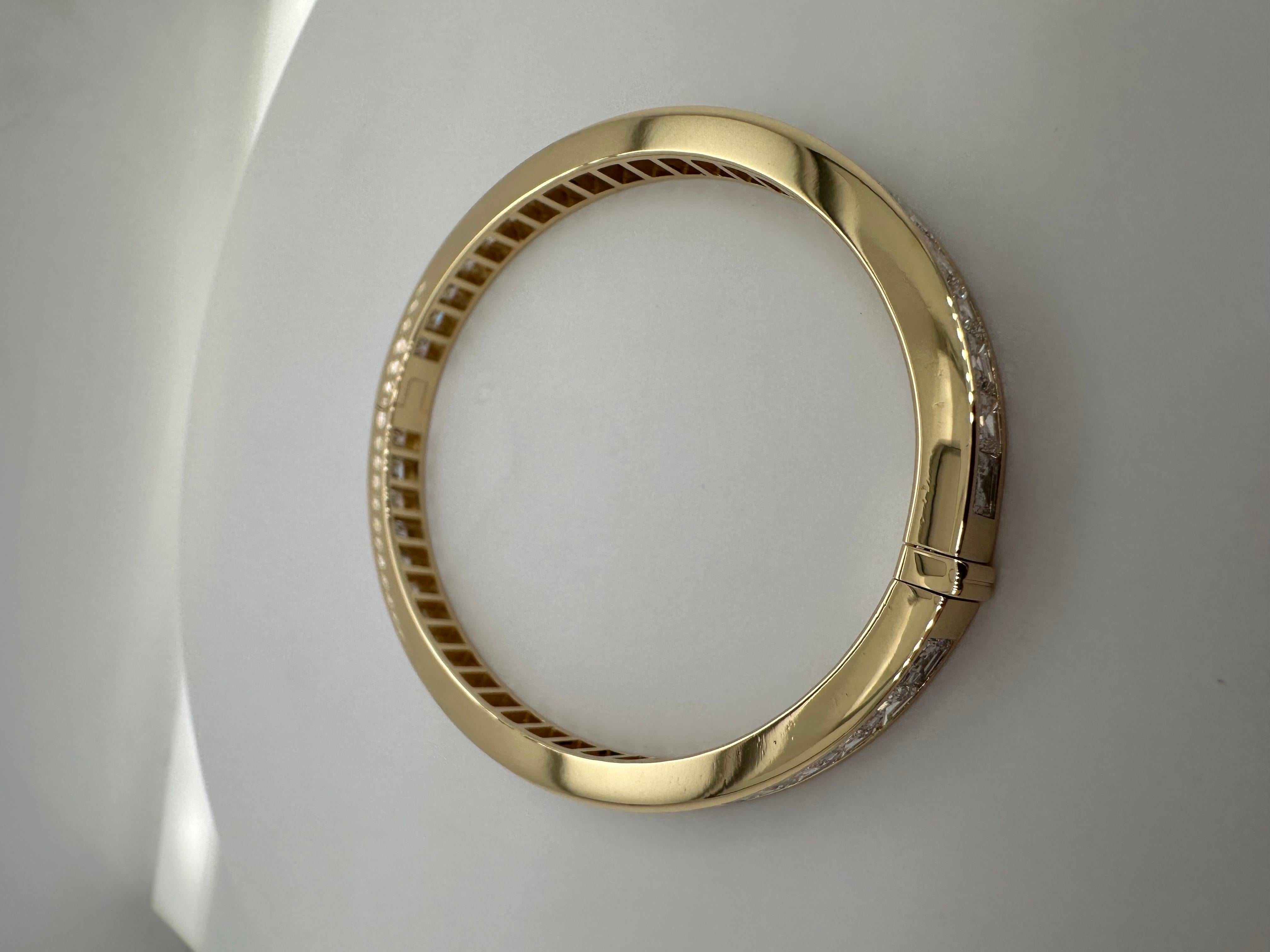 12ct Luxury bangle bracelet 18KT gold For Sale 2