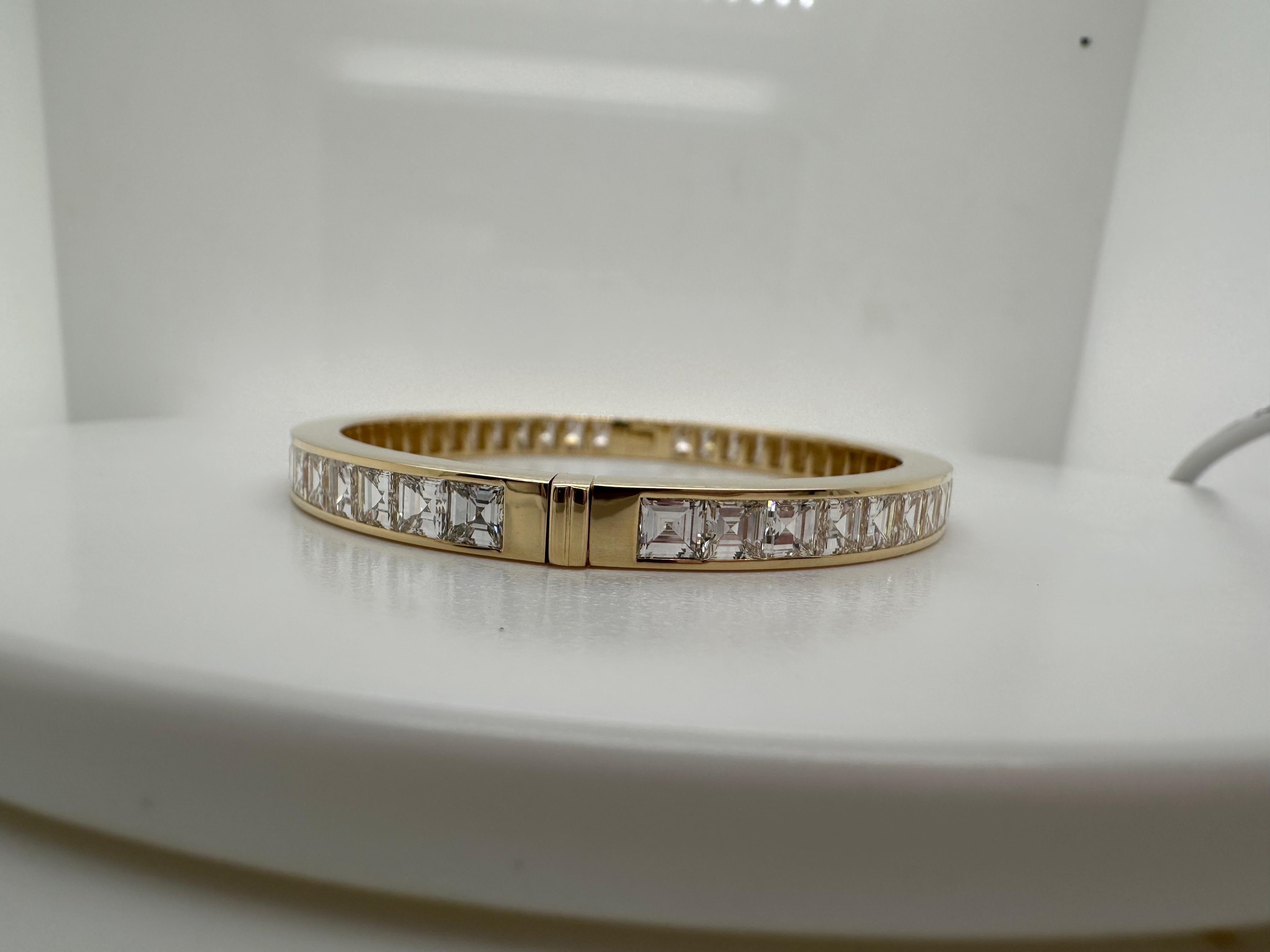 12ct Luxury bangle bracelet 18KT gold For Sale 3