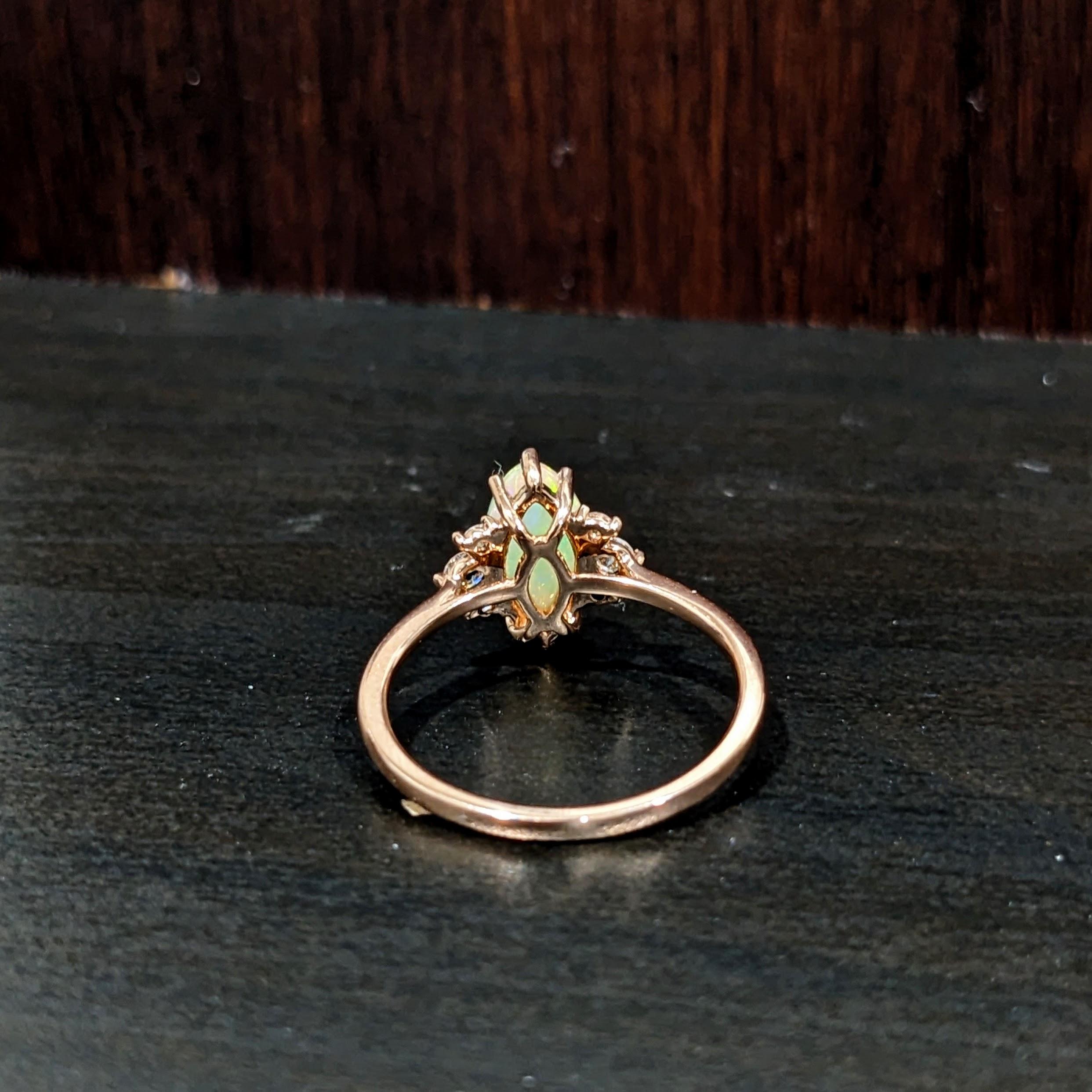 1.2 Karat Opal Ring mit natürlichen Diamant-Akzenten aus massivem 14k Gelbgold Oval 10x5 mm im Angebot 1