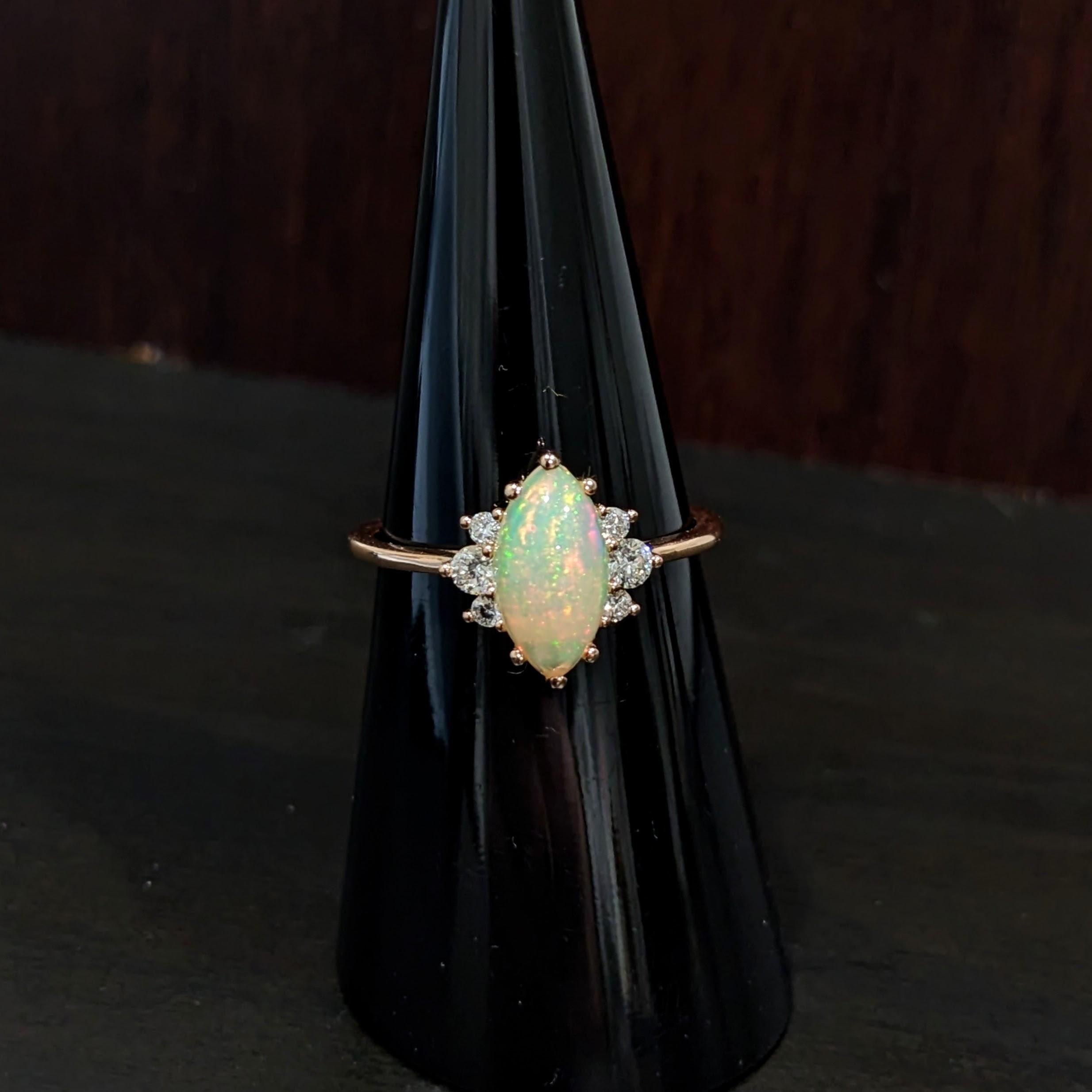 1.2 Karat Opal Ring mit natürlichen Diamant-Akzenten aus massivem 14k Gelbgold Oval 10x5 mm