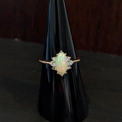 1.2 Karat Opal Ring mit natürlichen Diamant-Akzenten aus massivem 14k Gelbgold Oval 10x5 mm