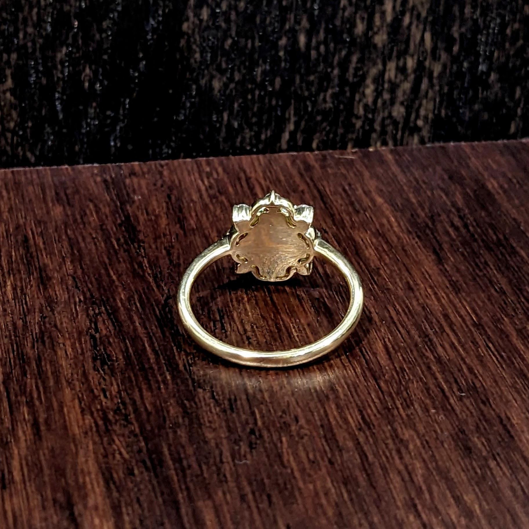 1.2 Karat Opalring mit natürlichen Diamanten in massivem 14K Gelbgold Ovalschliff 7x5 mm im Angebot 1