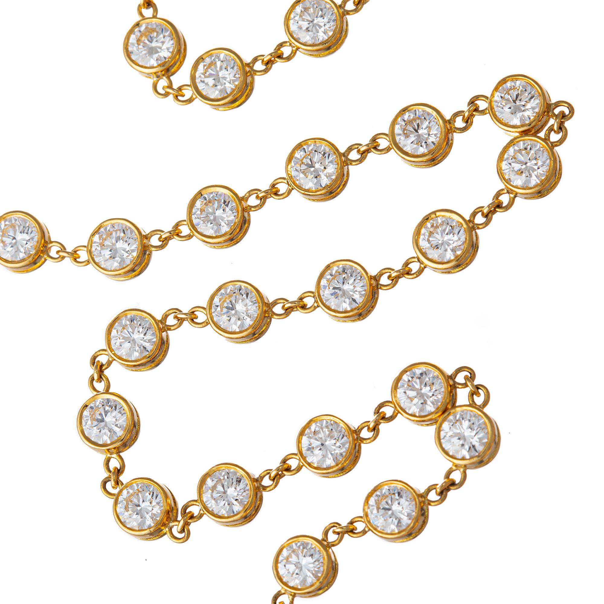 Collier à chaîne, présentant des diamants ronds de taille brillant naturels presque incolores en or jaune 18k poli, sertis en chaton. 45 diamants pesant environ 12 carats au total (couleur G-I, pureté VS1-VS2). Longueur de 17,25 pouces. Fermoir à