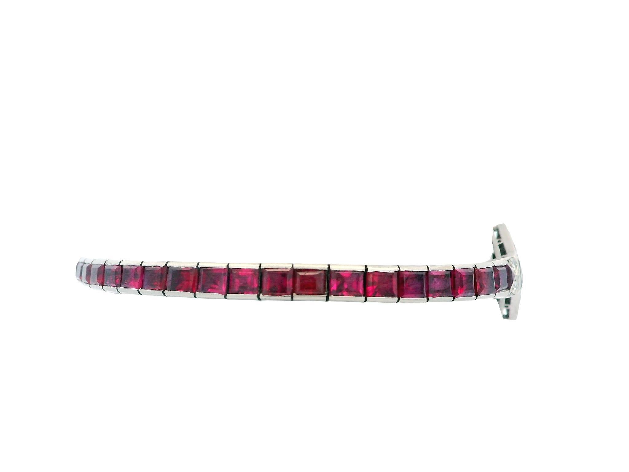 Rubíes de 12 ct y diamantes de 0,70 ct en engaste de platino, ligera pulsera cónica en Bueno estado para la venta en Great Neck Plaza, NY