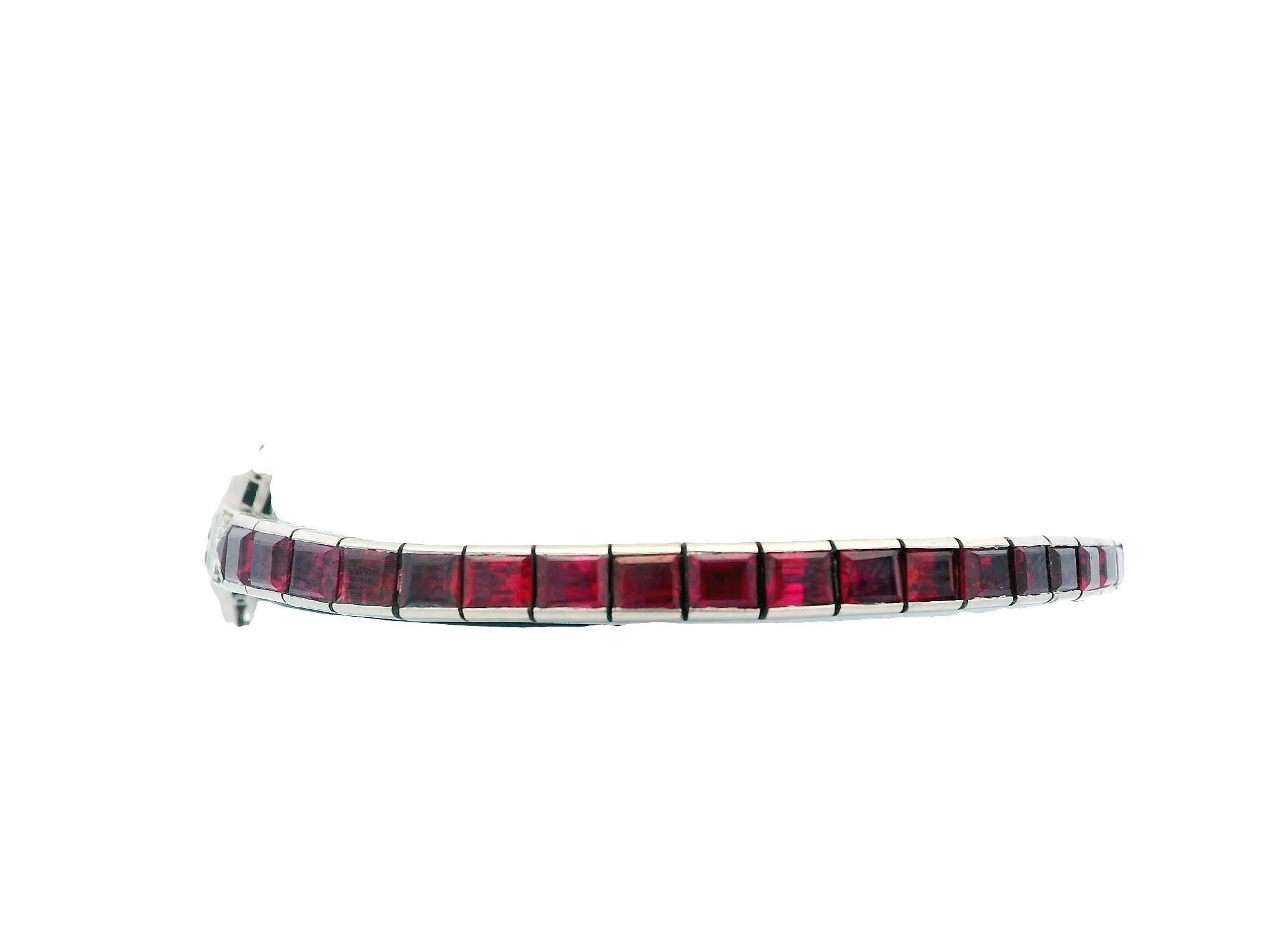 Femenino o masculino Rubíes de 12 ct y diamantes de 0,70 ct en engaste de platino, ligera pulsera cónica en venta