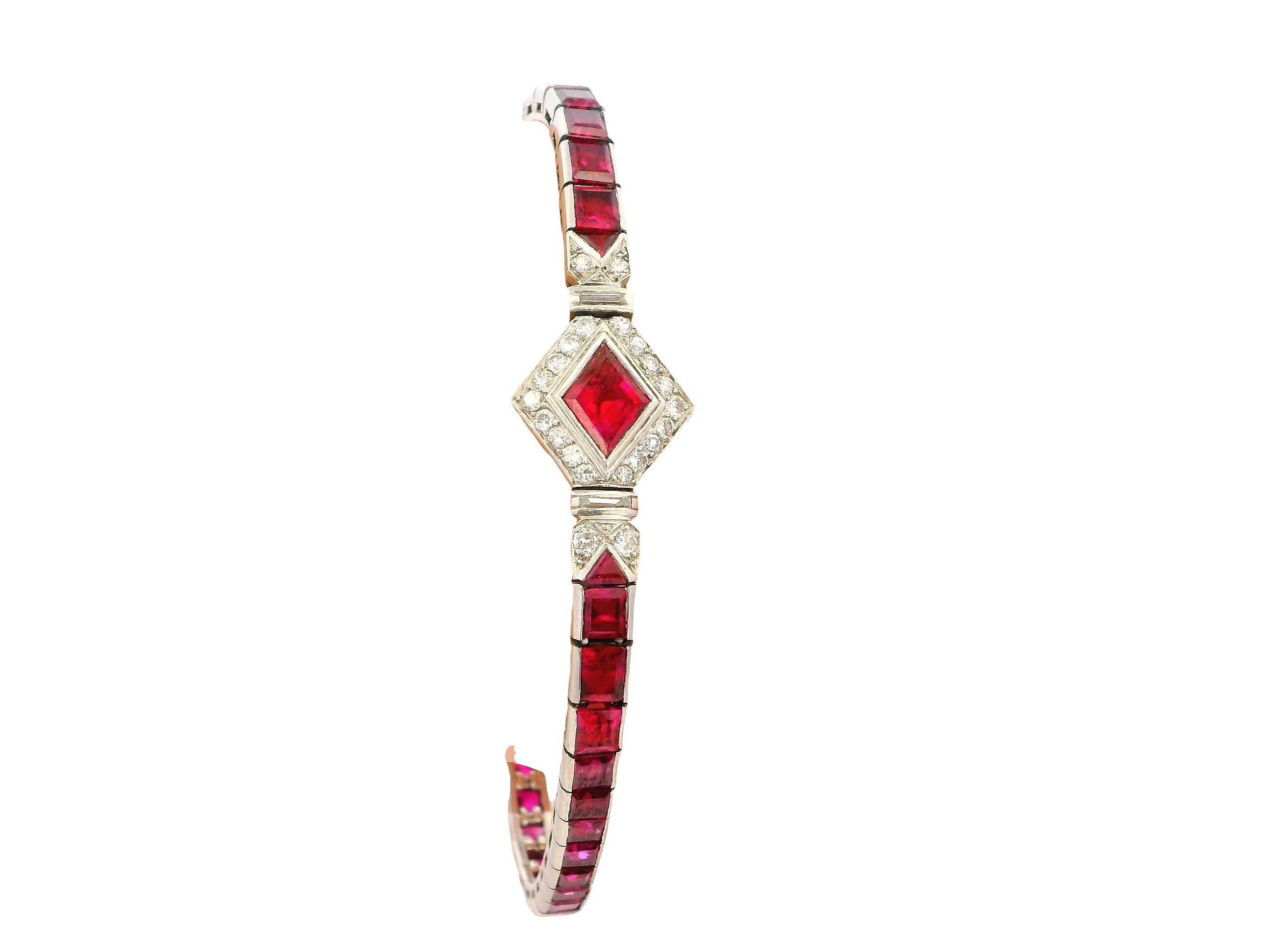Rubíes de 12 ct y diamantes de 0,70 ct en engaste de platino, ligera pulsera cónica en venta 1