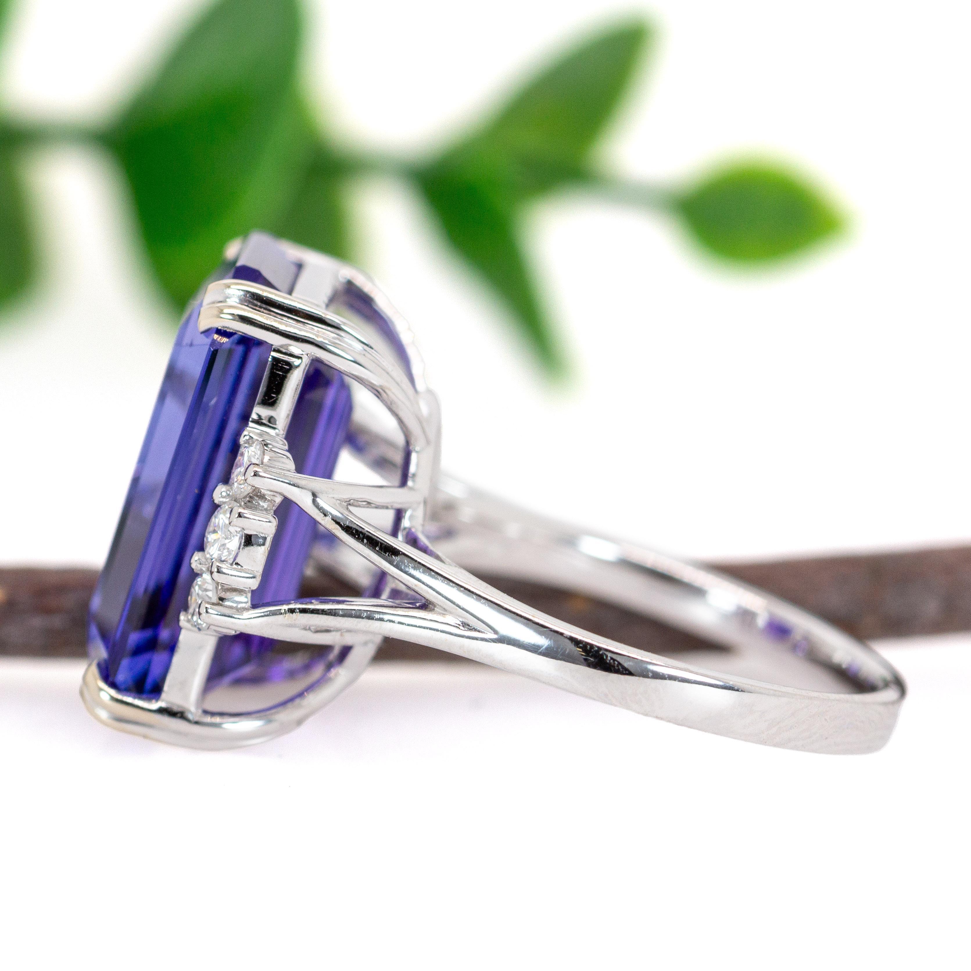 12 Karat Statement Tansanit Ring mit natürlichen Diamant-Akzenten aus 14K Gold EM 16x12mm im Zustand „Neu“ im Angebot in Columbus, OH
