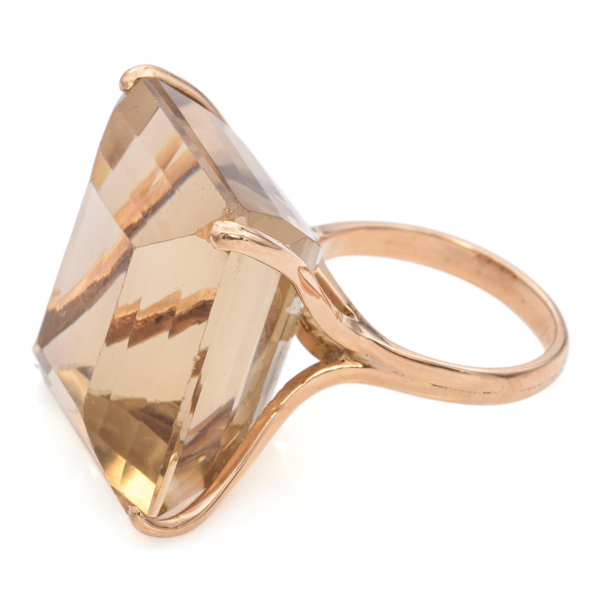 12K Gold 57,35 Karat. Smaragdschliff-Rauchquarz-Cocktailring im Zustand „Gut“ im Angebot in New York, NY