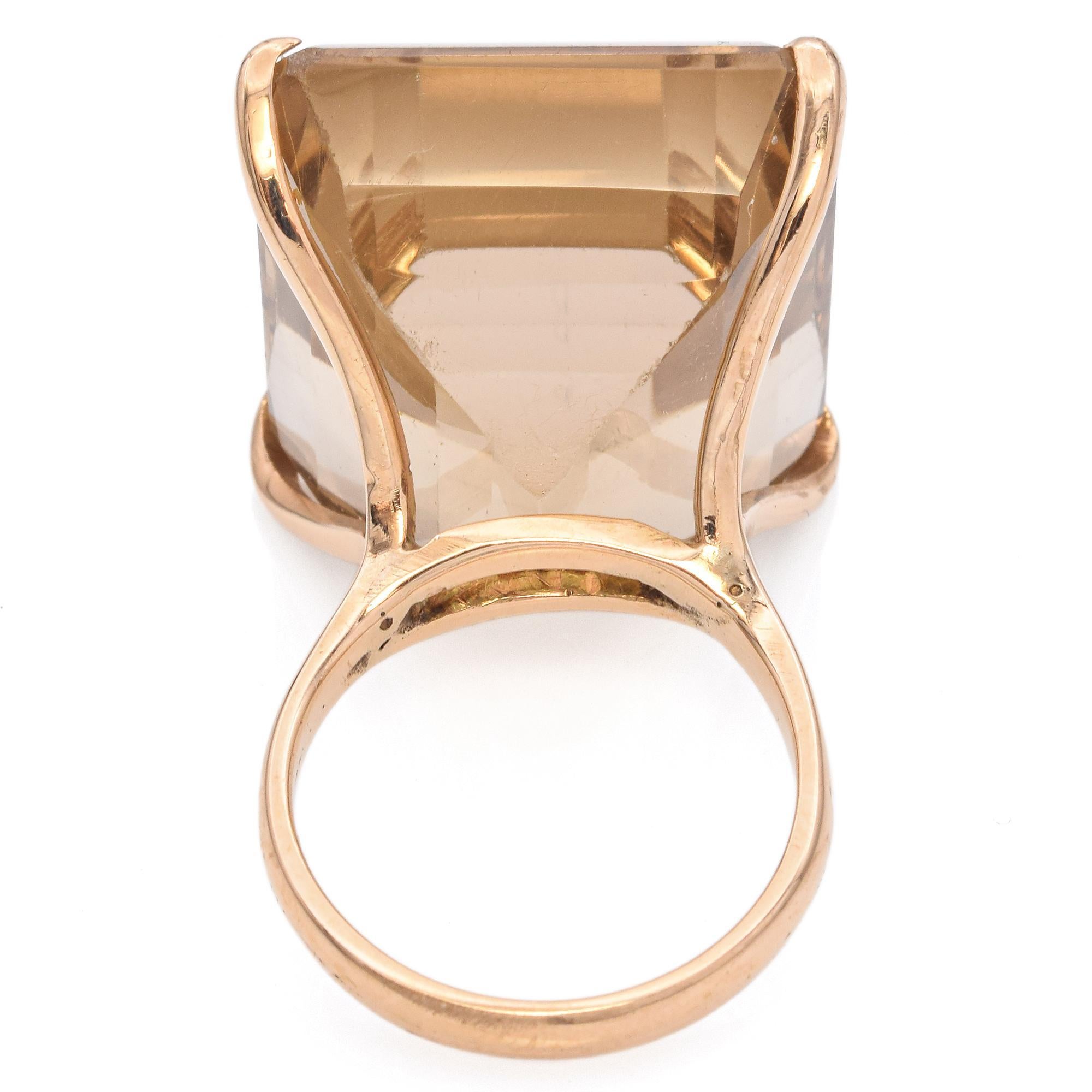 12K Gold 57,35 Karat. Smaragdschliff-Rauchquarz-Cocktailring im Angebot 1