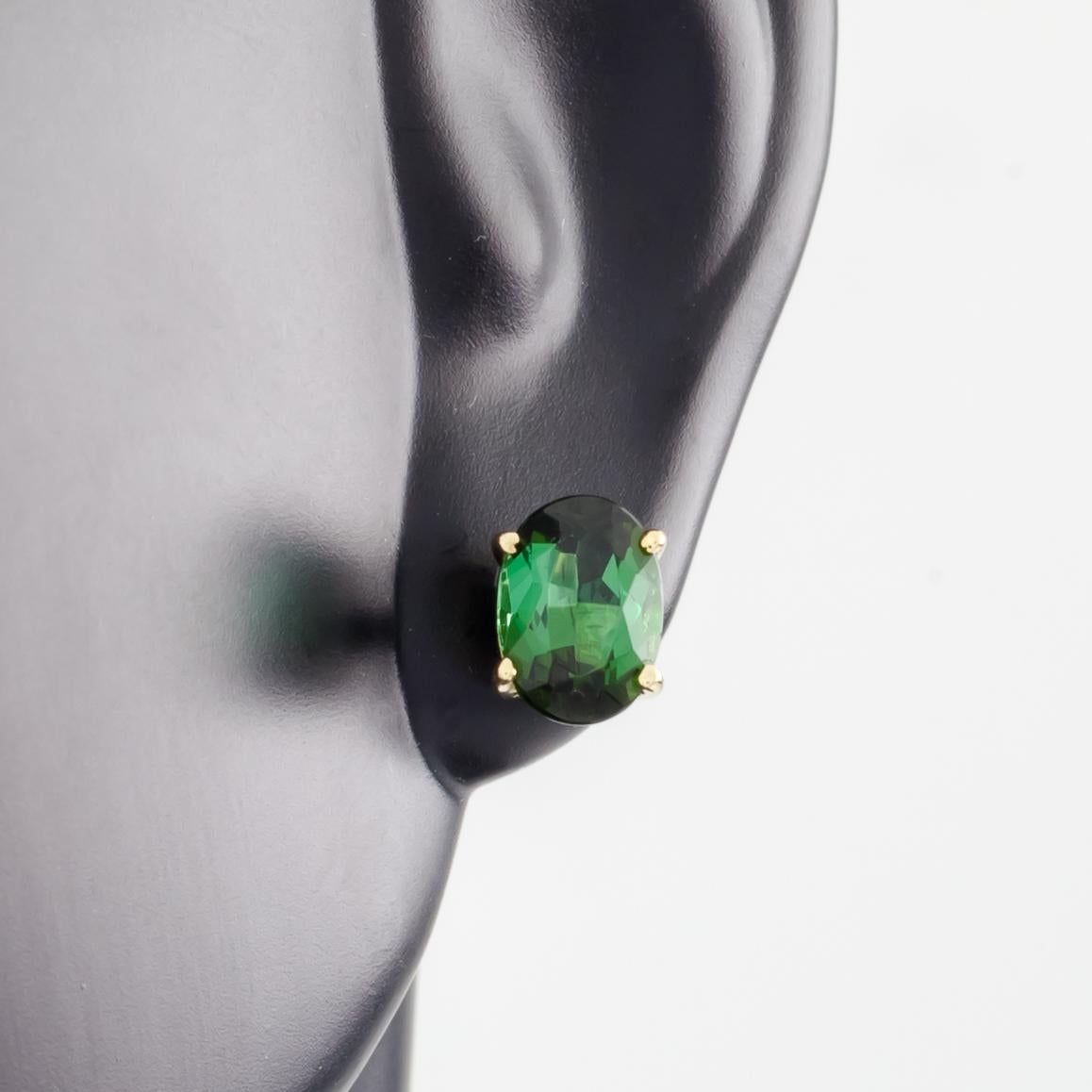 Gorgeous oval cut tourmaline stud earrings.
Feature green tourmalines, prong-set in 12k gold.
Include butterfly backs.
Approximate Size of Tourmalines: 7 x 5 mm.
Metal: 12k yellow gold.
Weight: 1.81 grams.