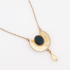 collier éventail en or 12k de style Art déco avec onyx noir par Van Dell:: années 1940