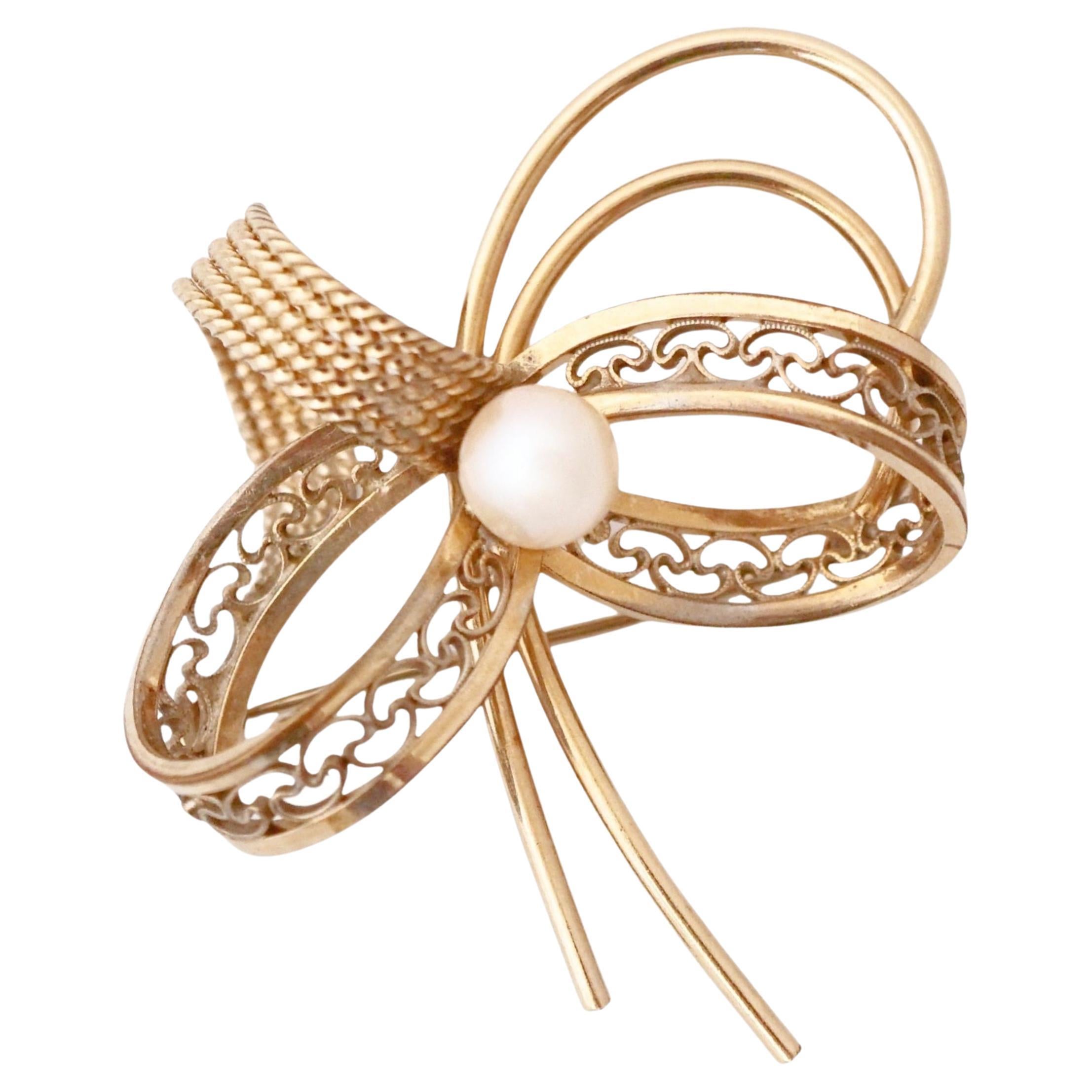 12k Gold-Filled Bow Brooch with Freshwater Pearl By Winard, 1940s For Sale