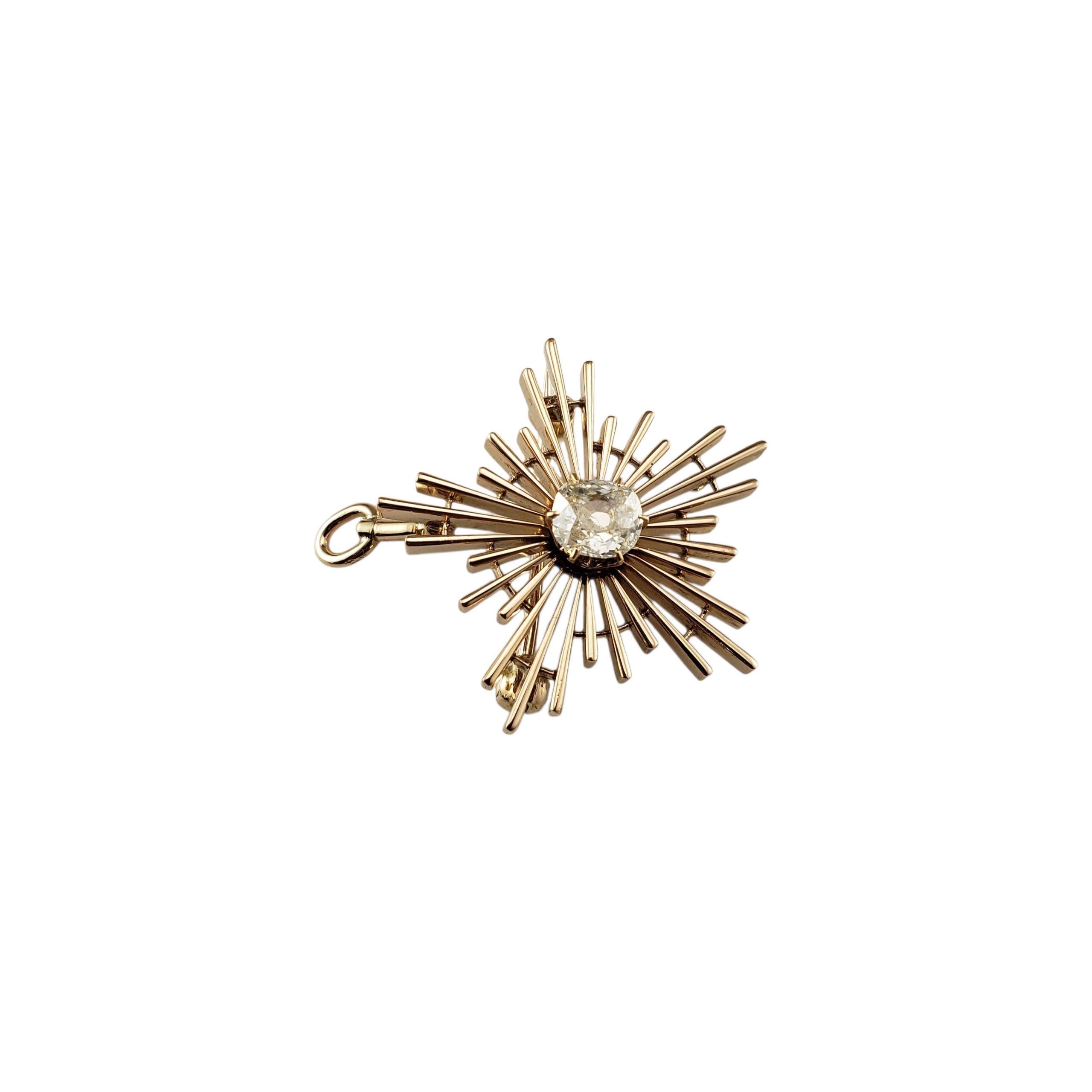 Broche/Pendiente Estrella de Oro Amarillo de 12K y Diamantes

Esta llamativa pieza está elaborada en oro amarillo de 12 quilates y diseñada con un radiante motivo de estrella. En su centro descansa un resplandeciente diamante talla mina antigua, que