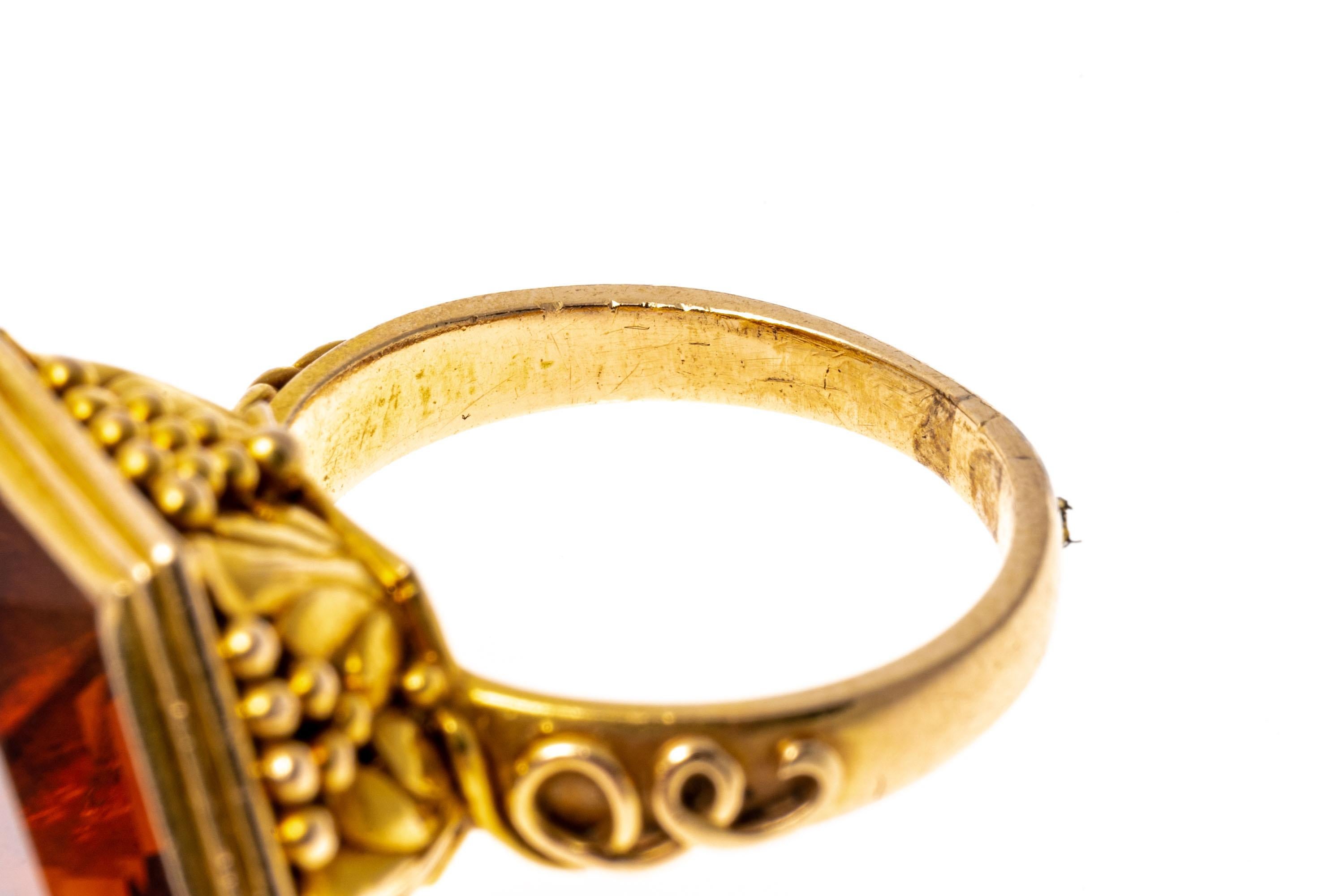 Sechseckiger Ring aus 12 Karat Gelbgold mit orangefarbenem Citrin, Trauben- und Weinmotiv, Größe 6,75 im Zustand „Gut“ im Angebot in Southport, CT