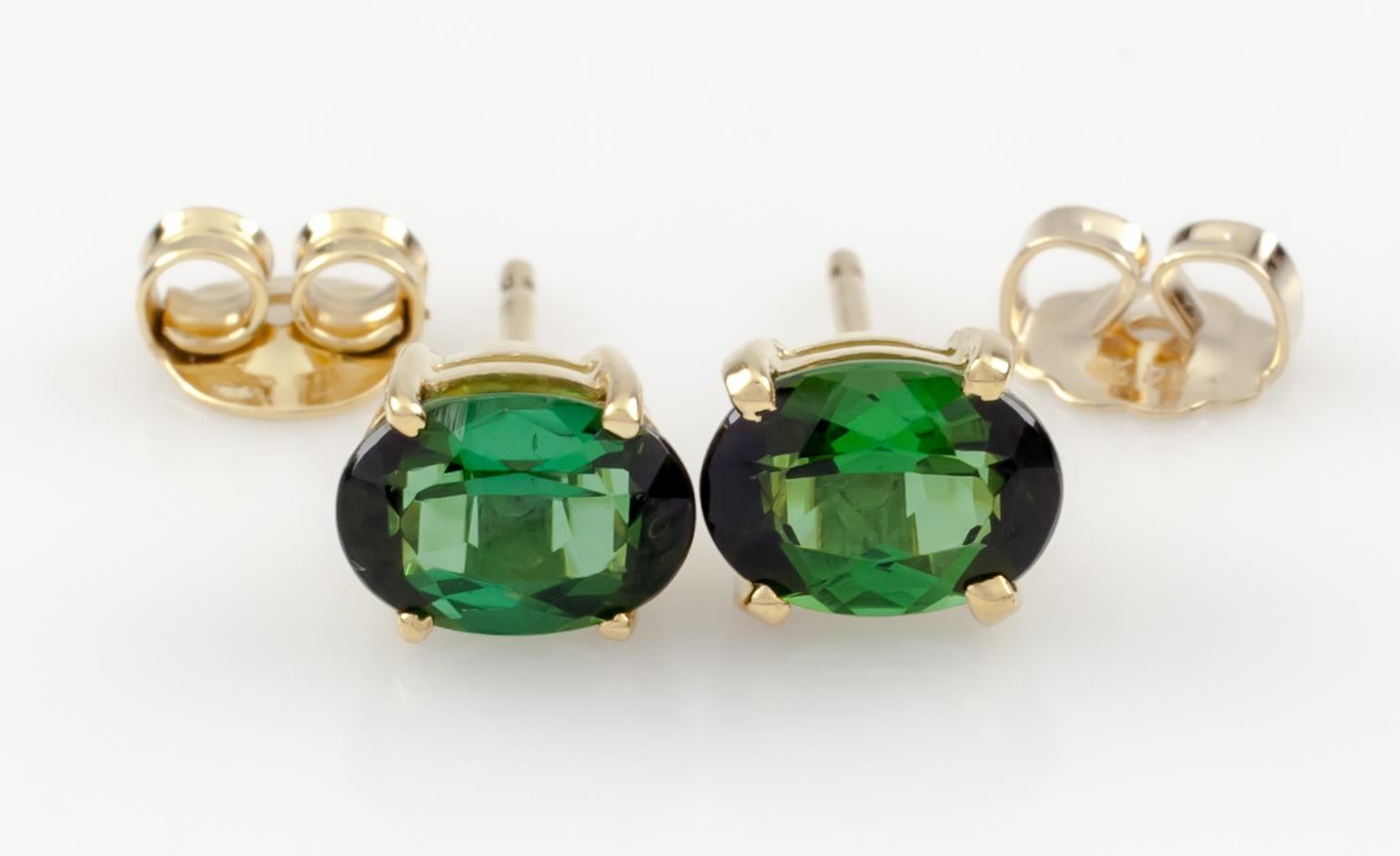 12k Yellow Gold Oval Cut Green Tourmaline Solitaire Stud Earrings In Good Condition For Sale In Sherman Oaks, CA
