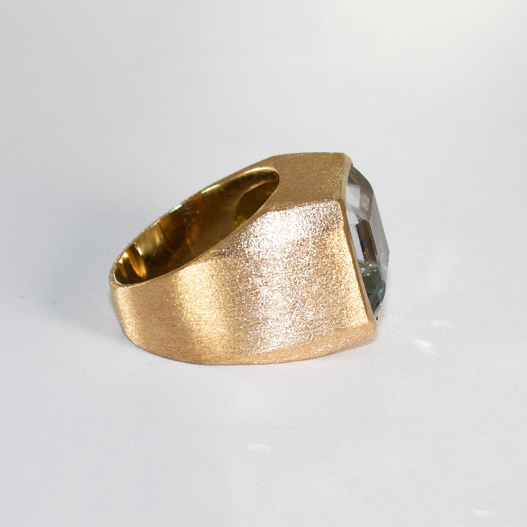 Taille carrée 12K Yellow Gold Vintage Aquamarine Ring 14.2g en vente