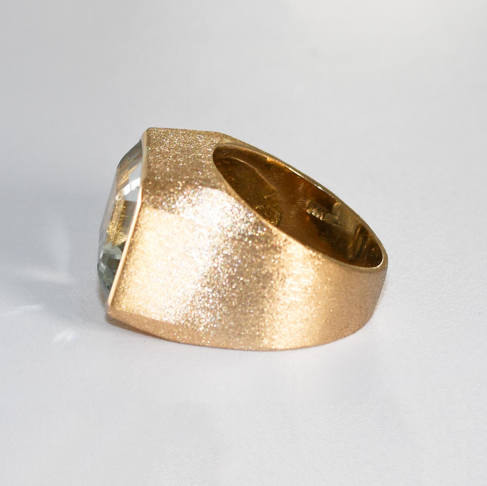 12K Yellow Gold Vintage Aquamarine Ring 14.2g Unisexe en vente